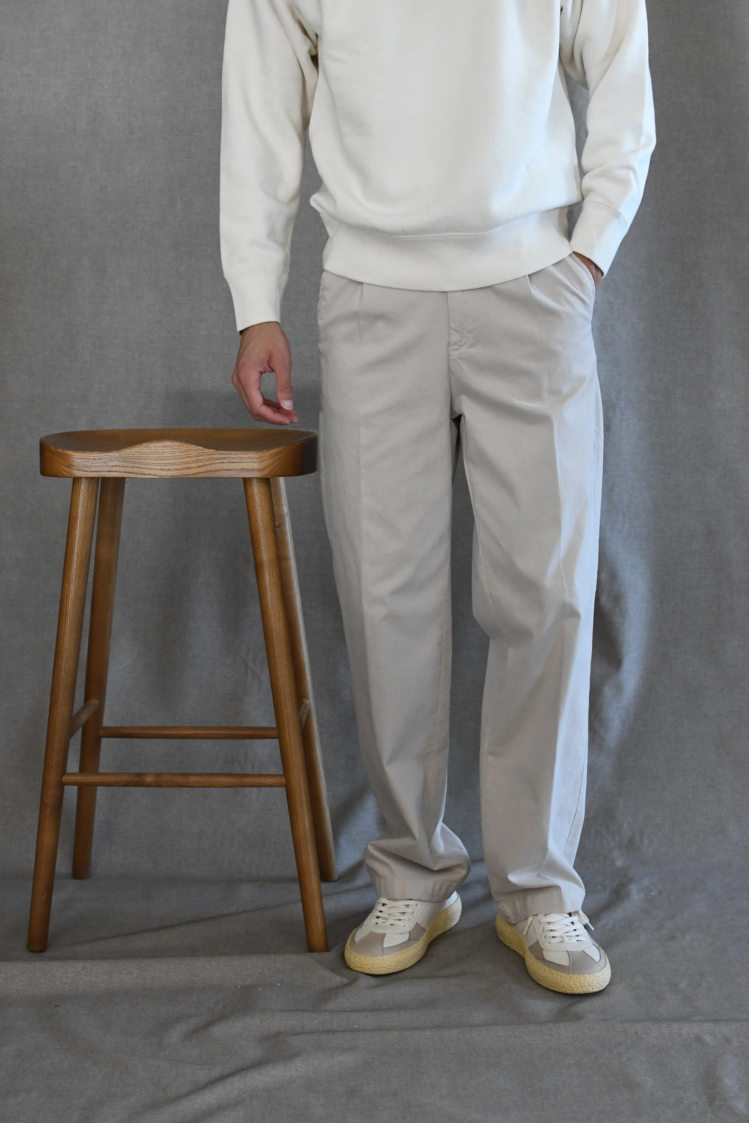 Pantalone Clark in cotone gabardina tinta unita vestibilità heritage.
