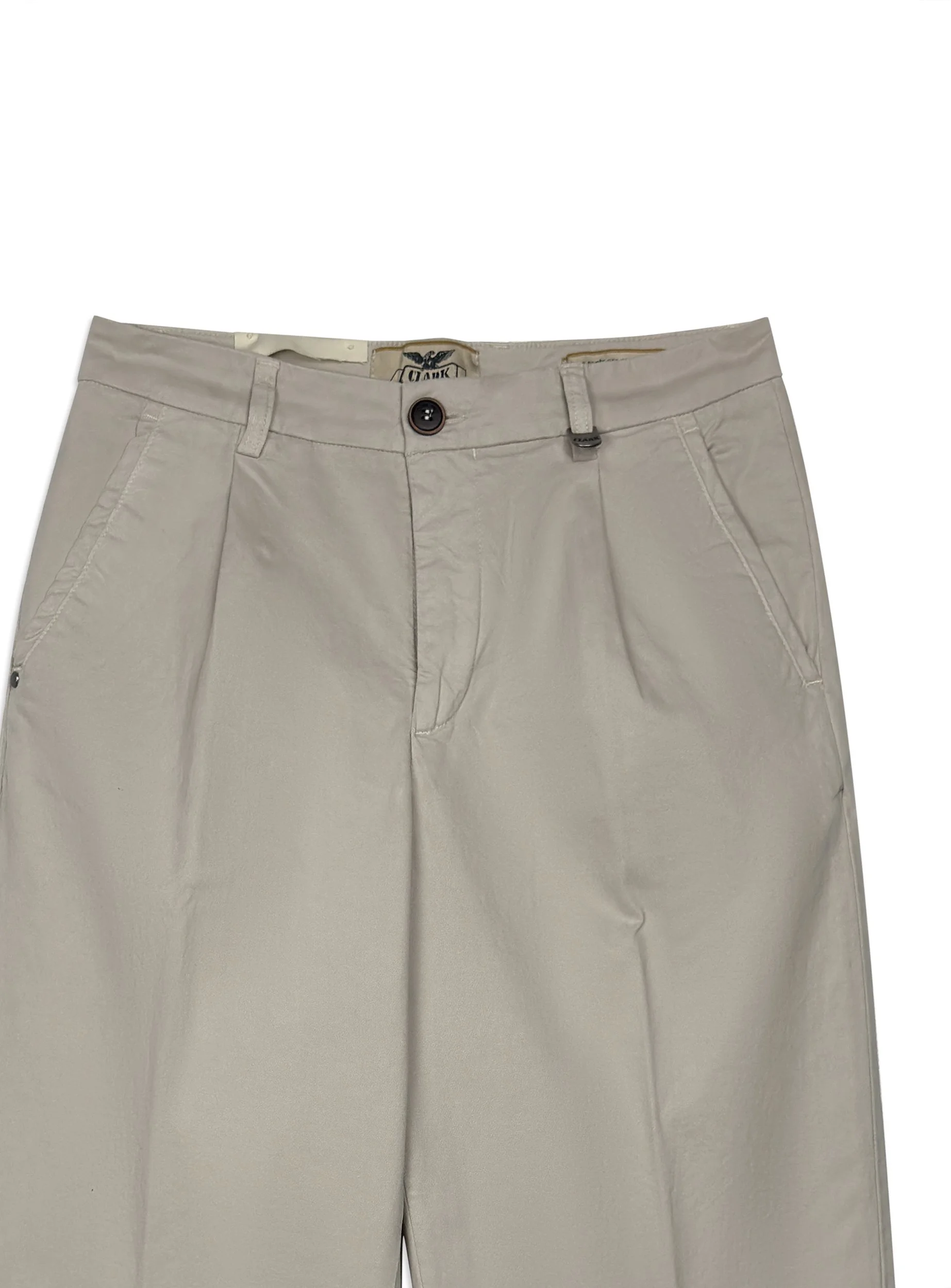 Pantalone Clark in cotone gabardina tinta unita vestibilità heritage.