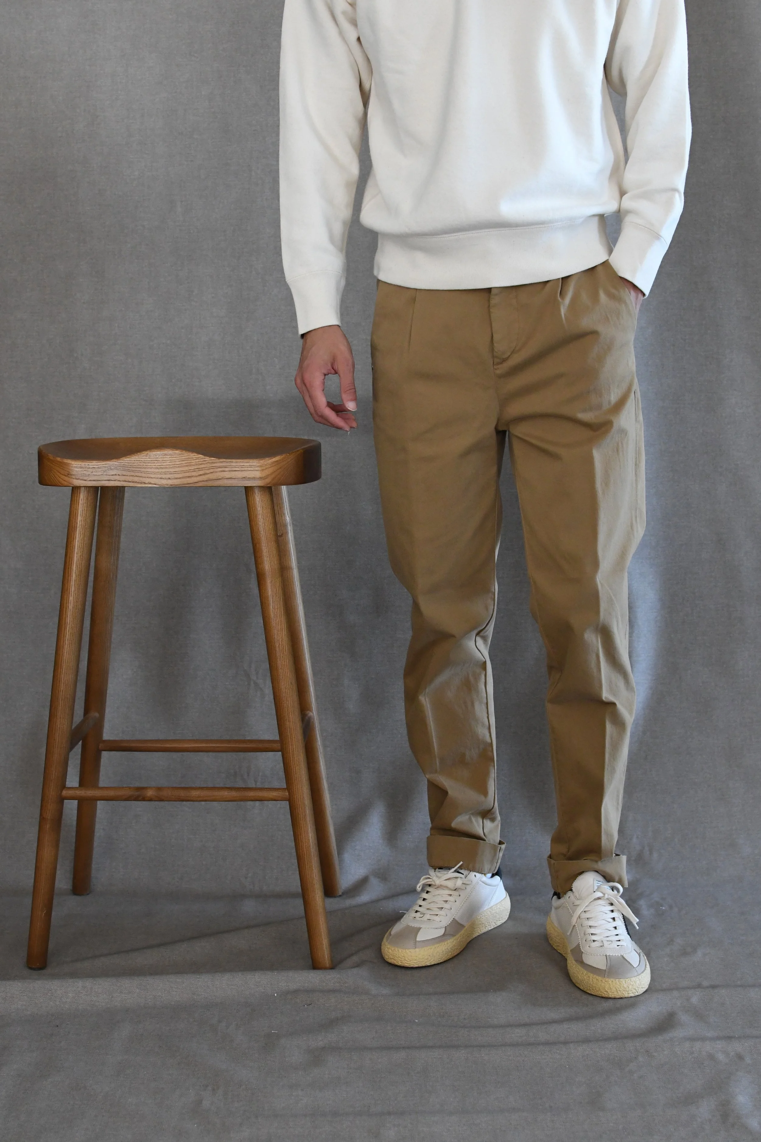 Pantalone Clark in cotone gabardina tinta unita.