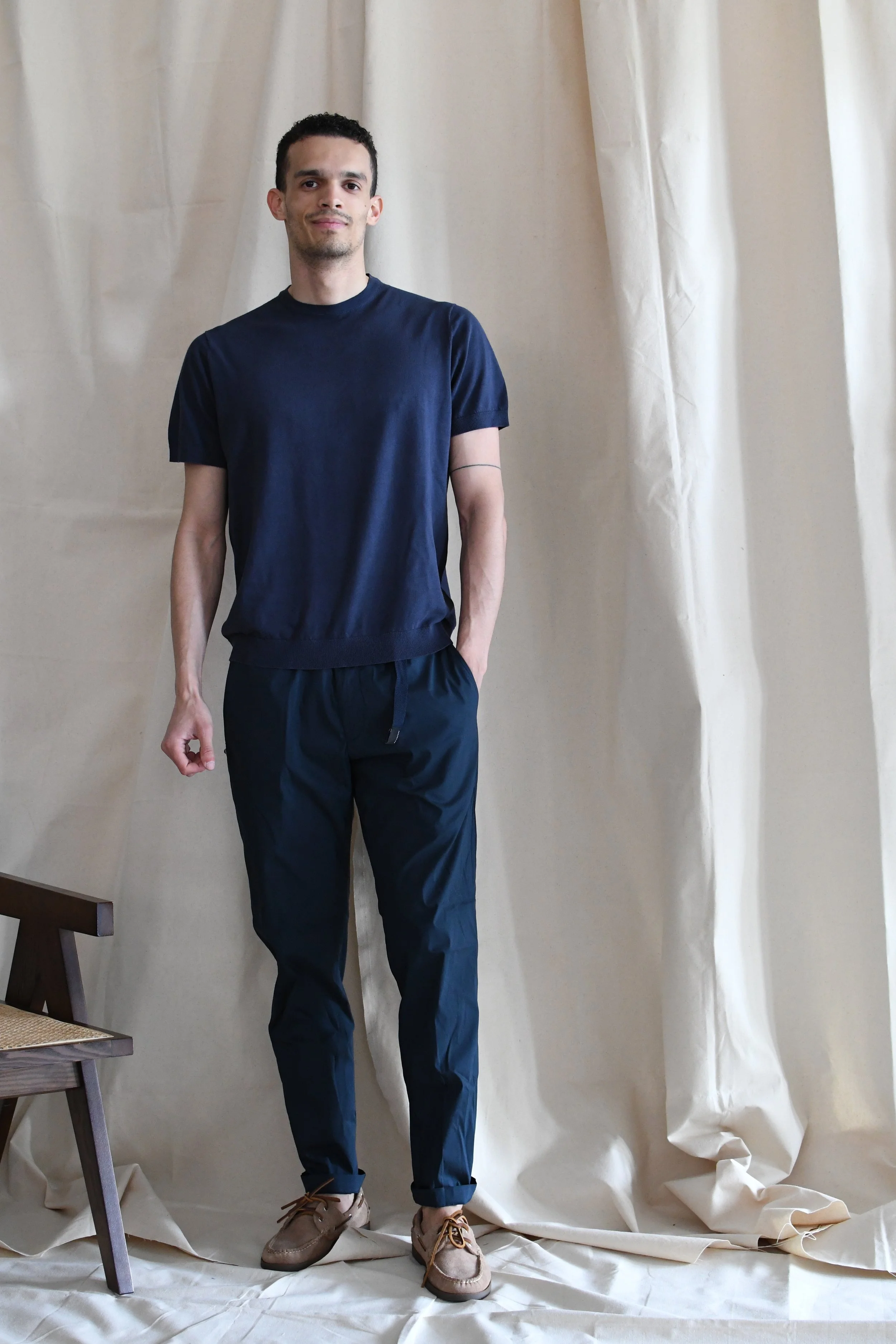 Pantalone White Sand tinta unita in misto cotone leggerissimo. Tessuto tela paracadute tecnico.