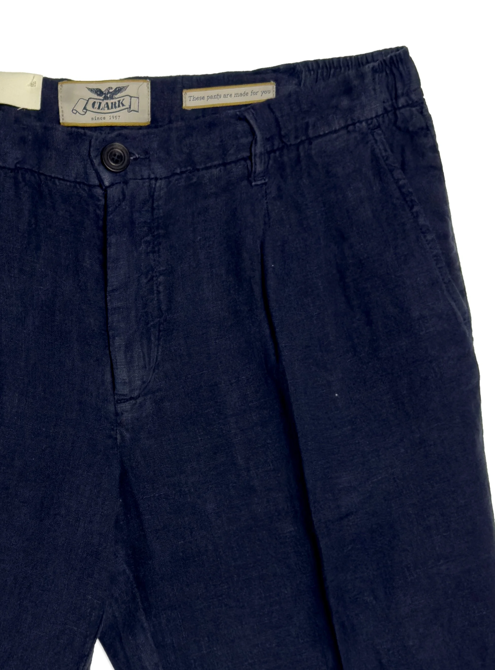 Bermuda Clark in lino con pinces frontale.