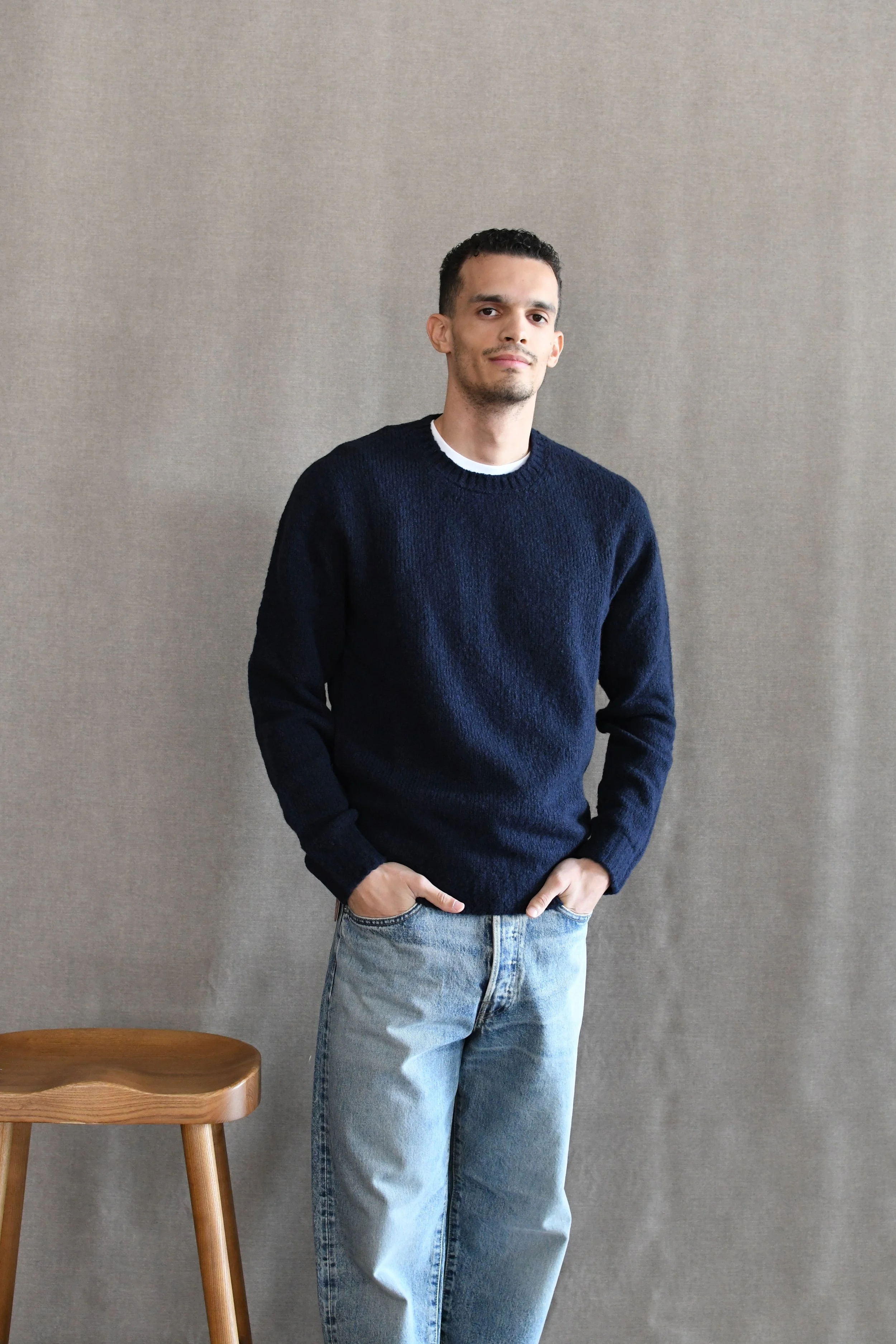 Maglia Scaglione classica girocollo tinta unita in lana e cashmere senza cuciture.