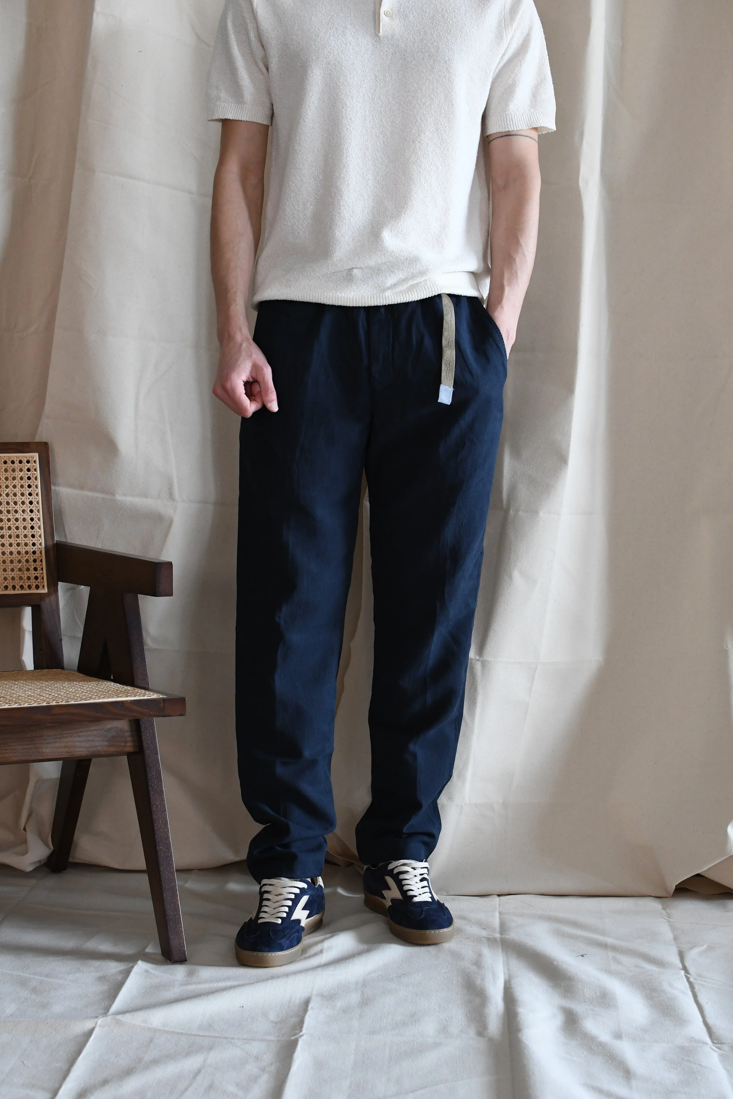 Pantalone White Sand tinta unita in misto lino leggerissimo.