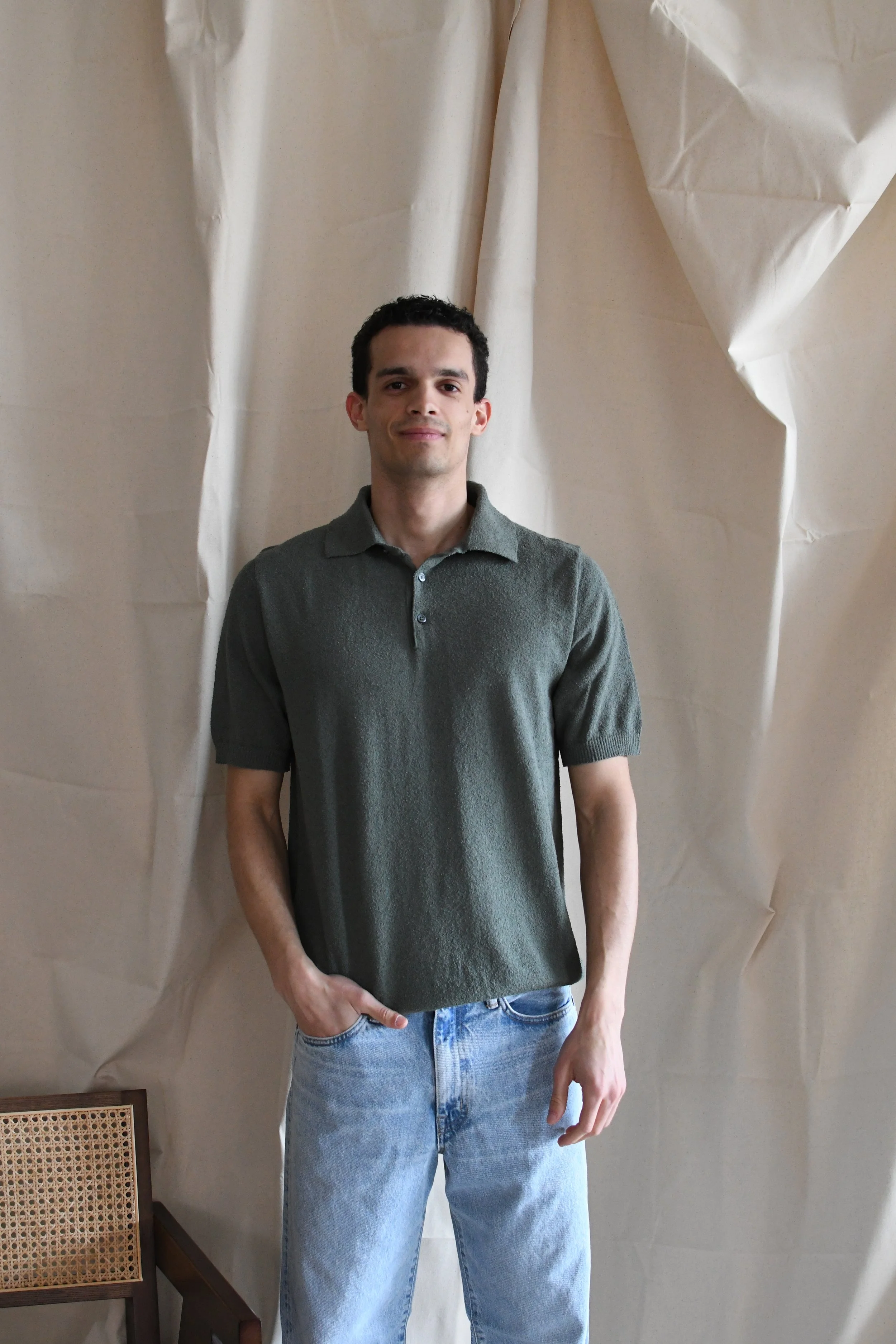 Polo Gallia a mezza manica in morbido e leggero tessuto effetto spugna tinta unita.