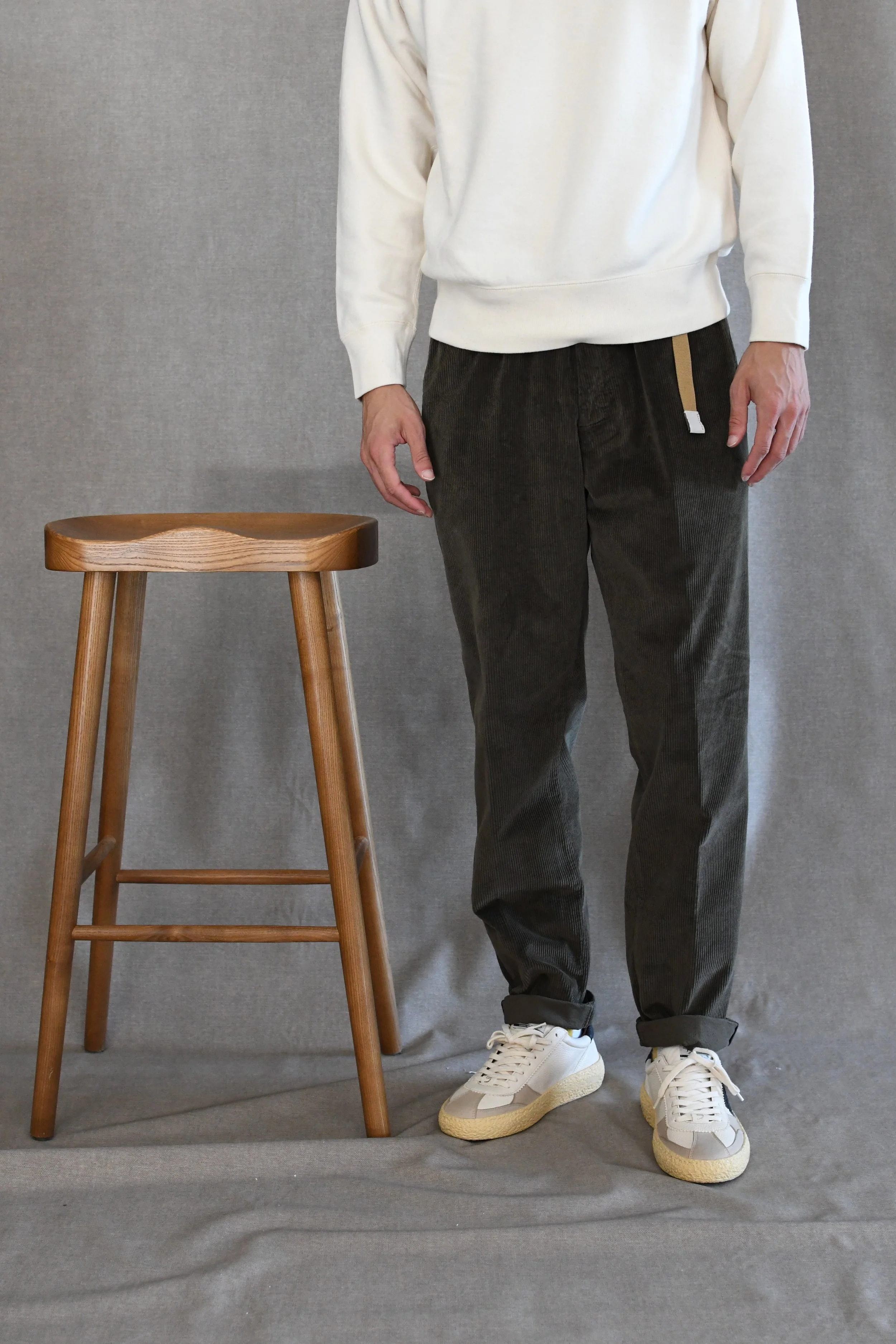 Pantalone White Sand tinta unita in velluto.