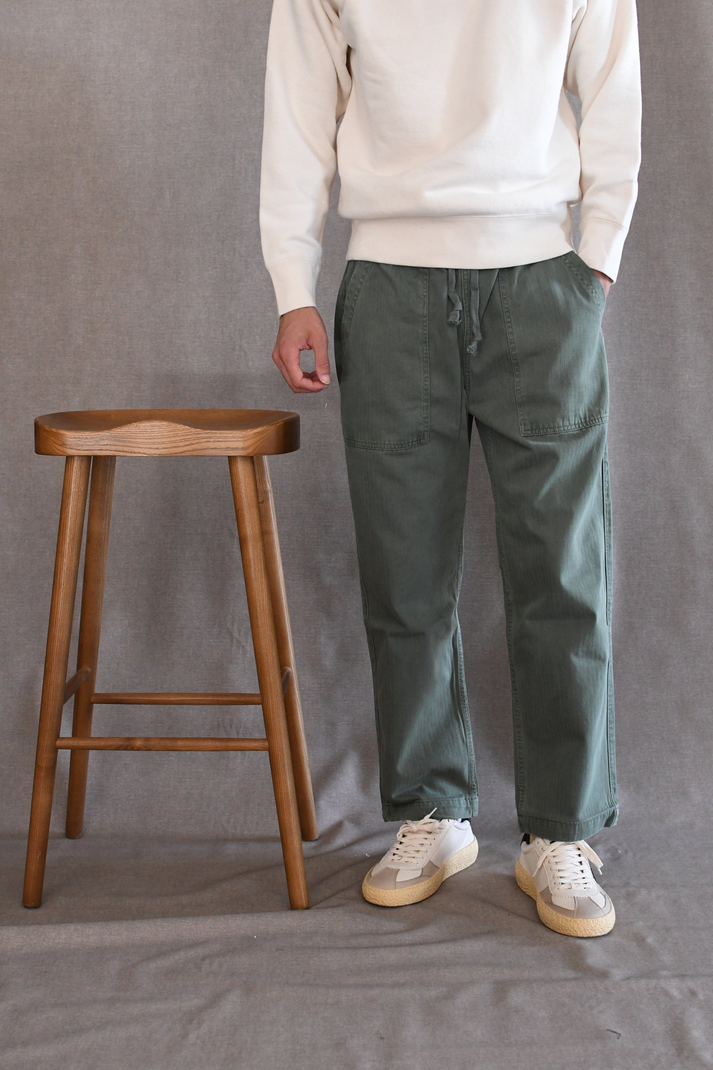 Pantalone Service Works in cotone herringbone, con la caratteristica lavorazione heritage a spina di pesce.