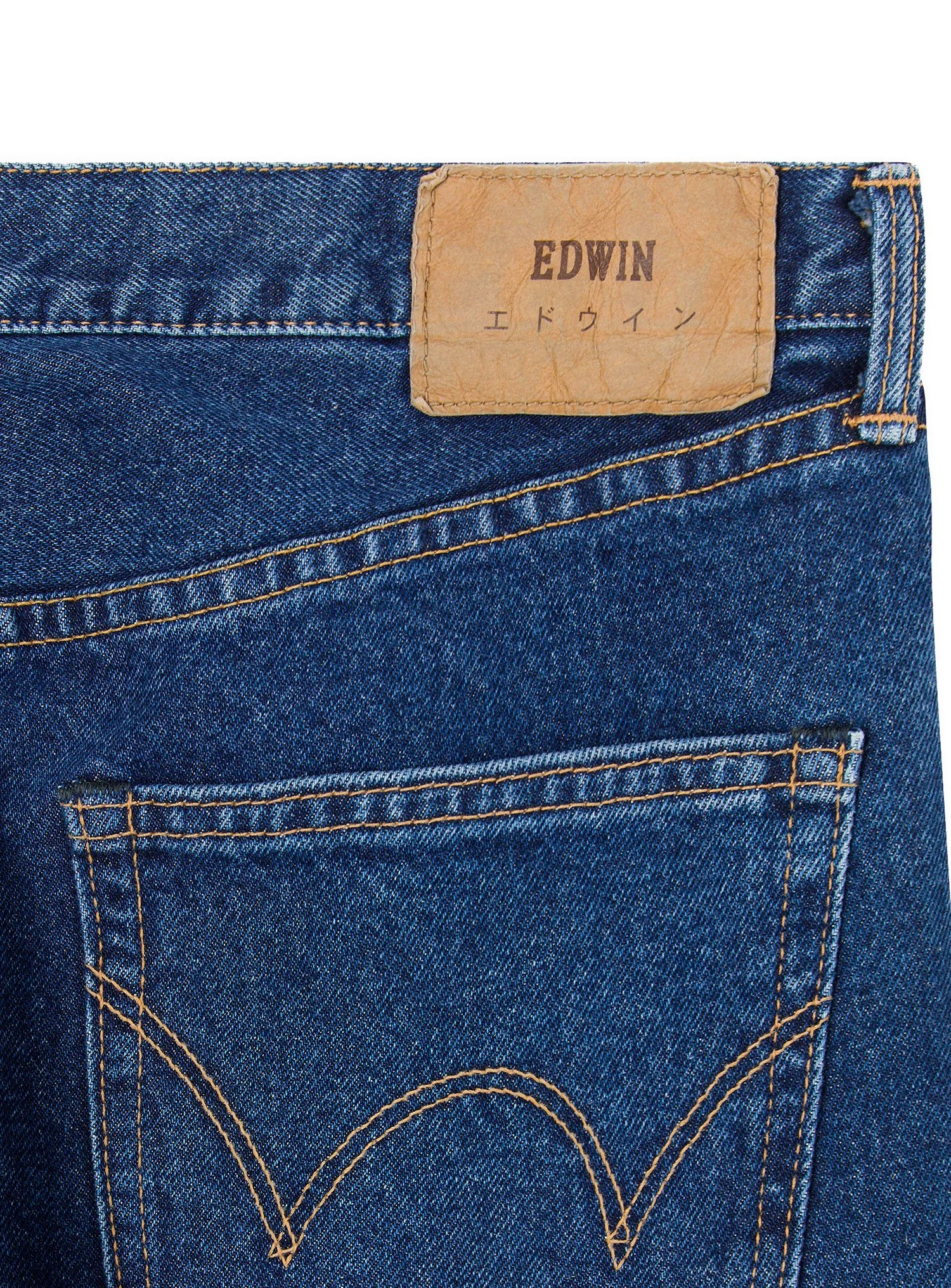 Denim Edwin lavato. Edwin è un marchio di denim all'avanguardia, dove risaltano l'artigianalità e la competenza giapponese.