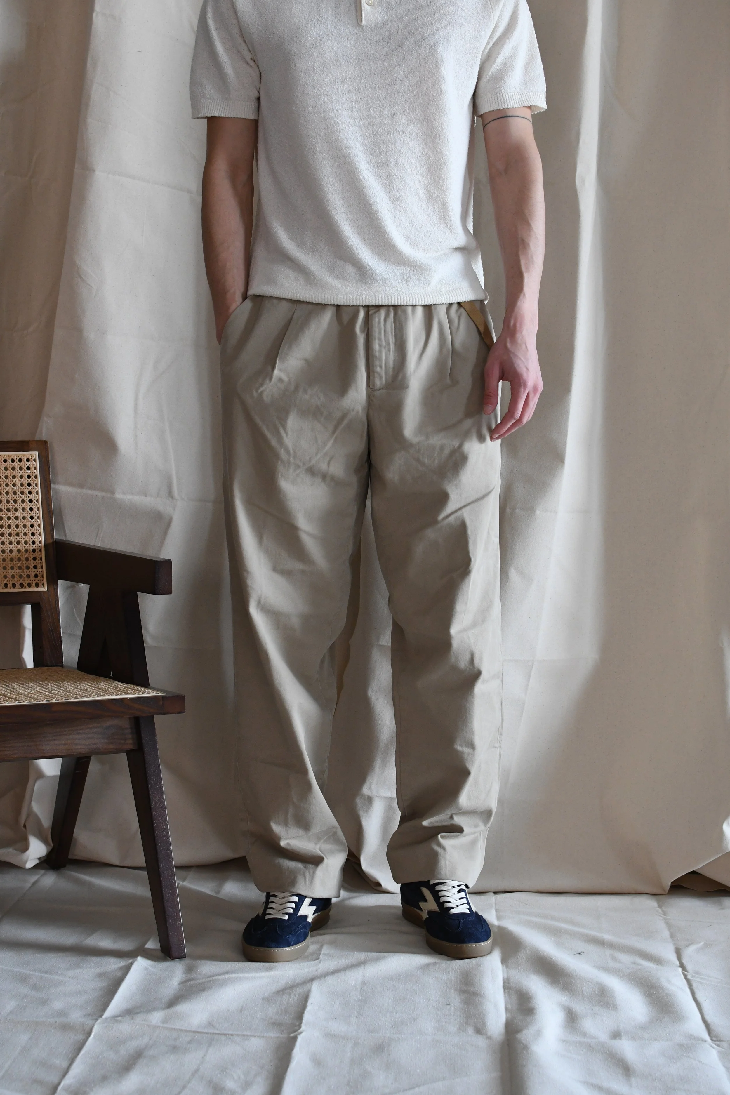 Pantalone White Sand vestibilità comoda in cotone, tinta unita.