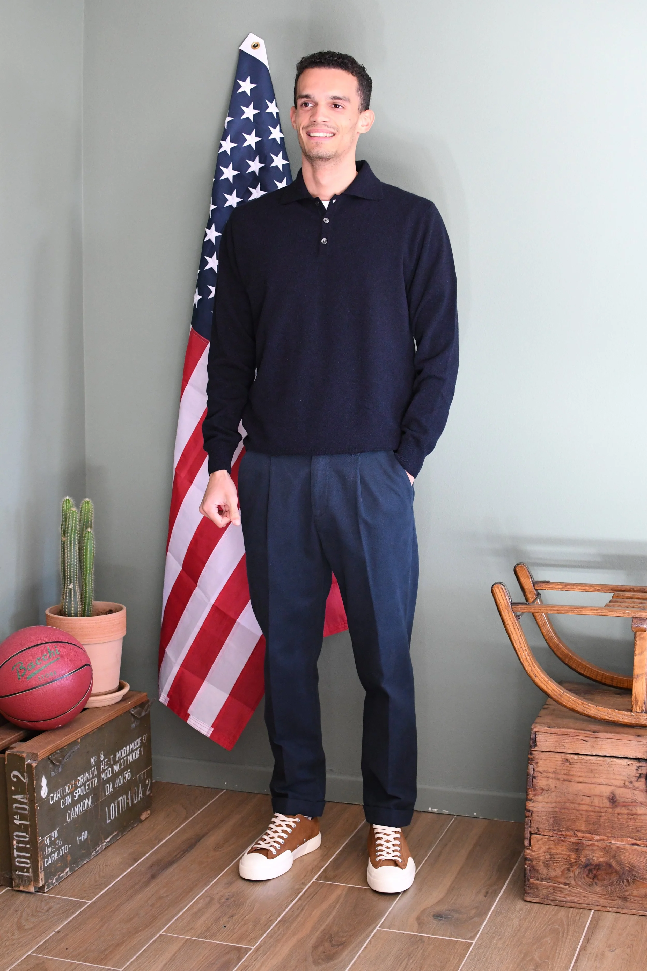 Pantalone Devorè in cotone tinta unita con pinces.