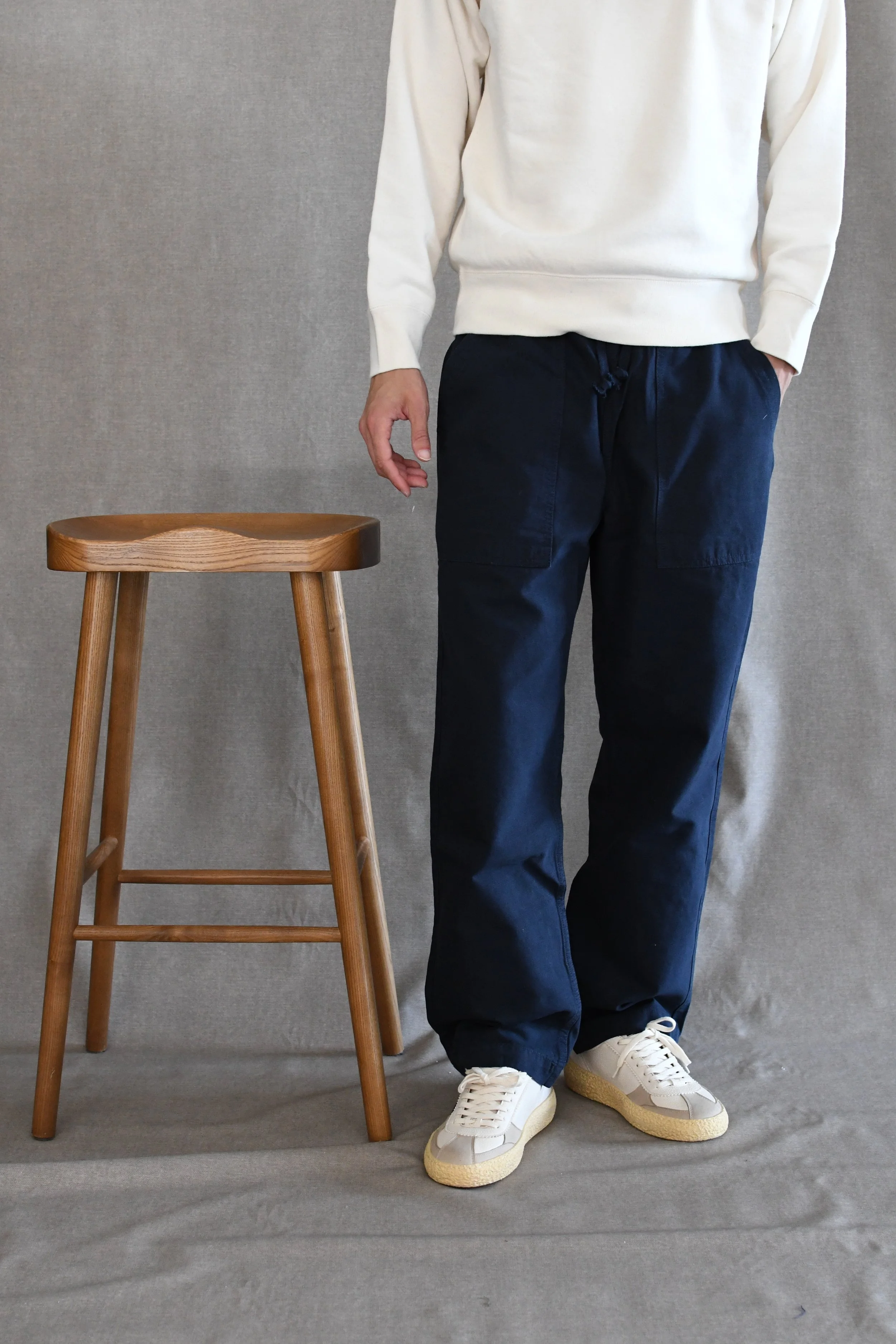 Pantalone Service Works in cotone canvas tinta unita. Capo ispirato agli indumenti da lavoro delle cucine londinesi.