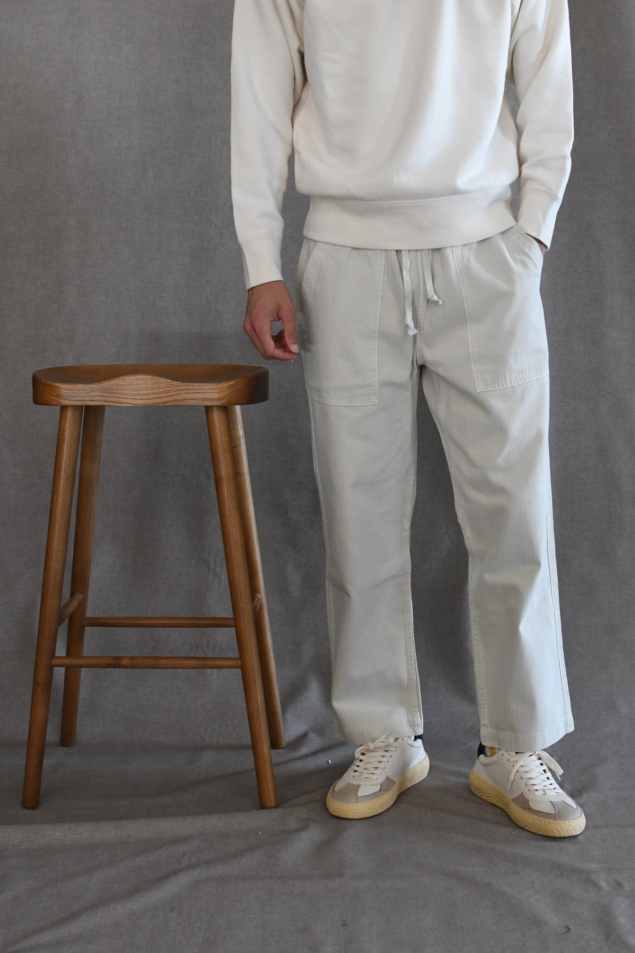 Pantalone Service Works in cotone herringbone, con la caratteristica lavorazione heritage a spina di pesce.