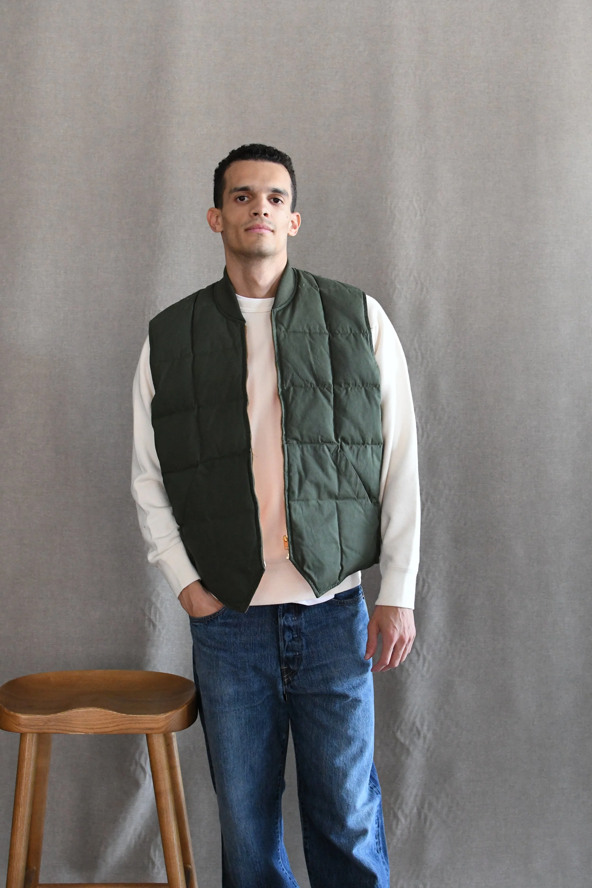 Gilet Chesapeake’s smanicato in Cotone Cerato con imbottitura in piuma d’oca.