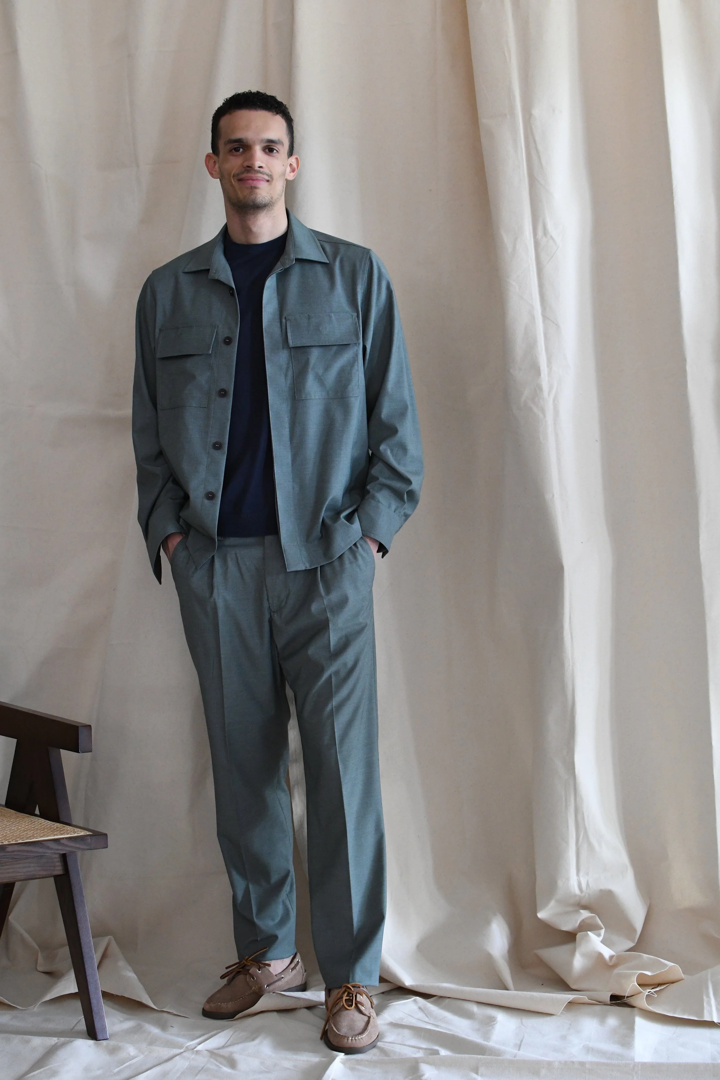 Overshirt Devorè in fresco lana tinta unita.