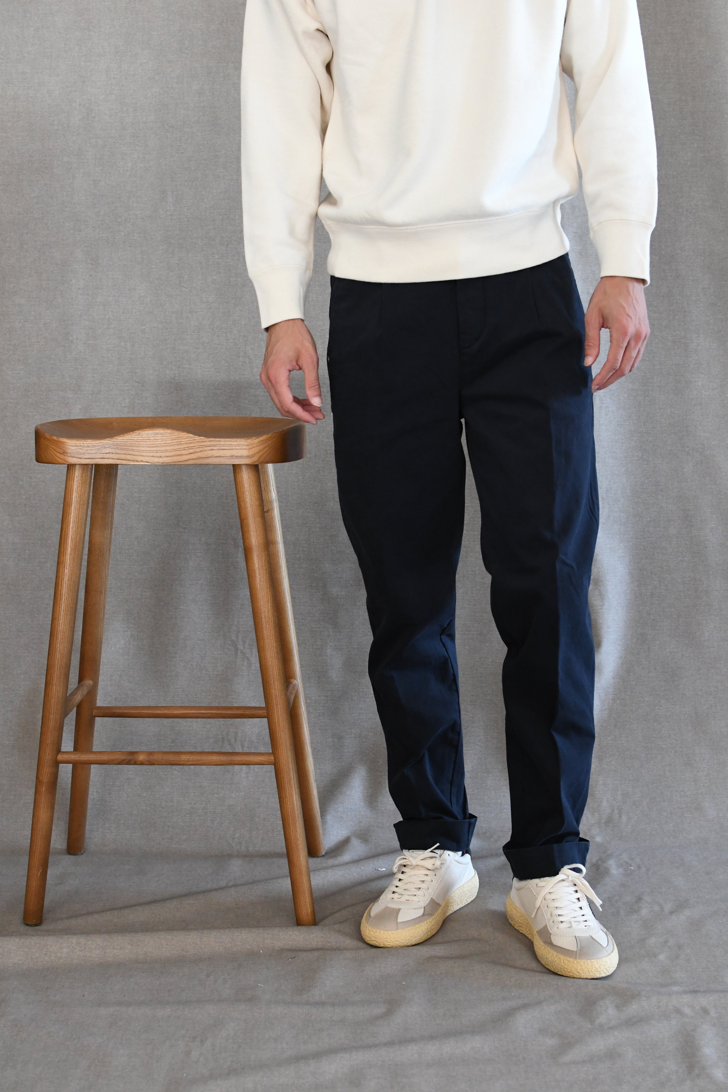 Pantalone Clark in cotone gabardina tinta unita.