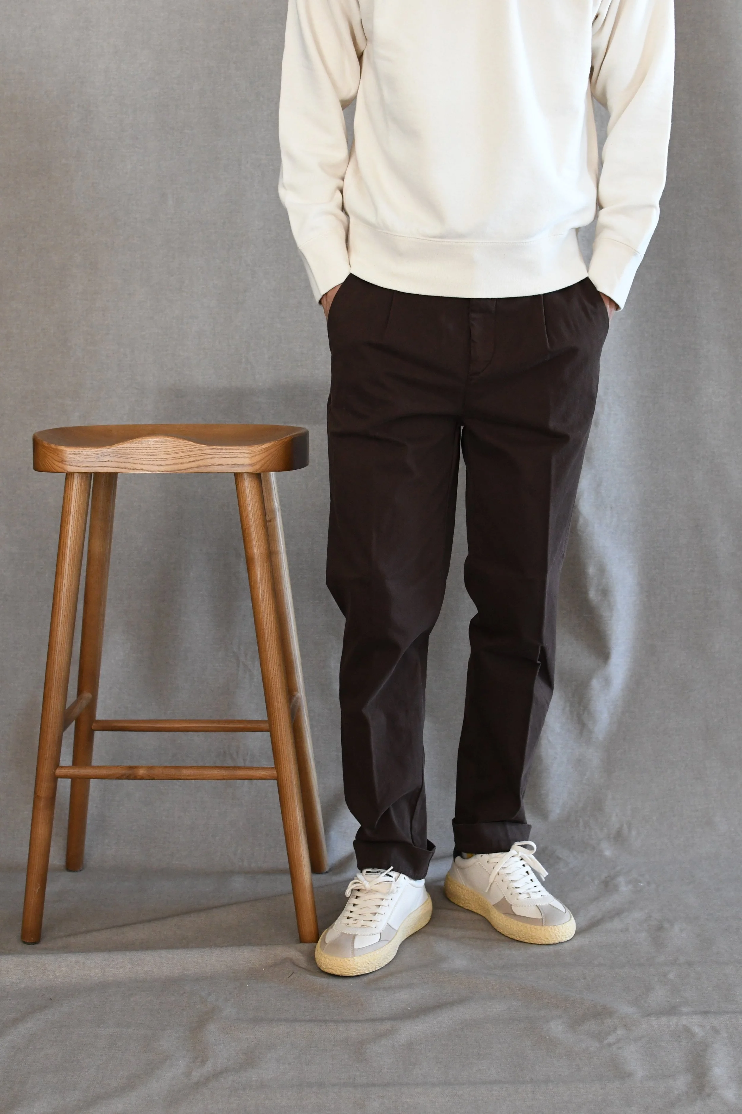 Pantalone Clark in cotone gabardina tinta unita.