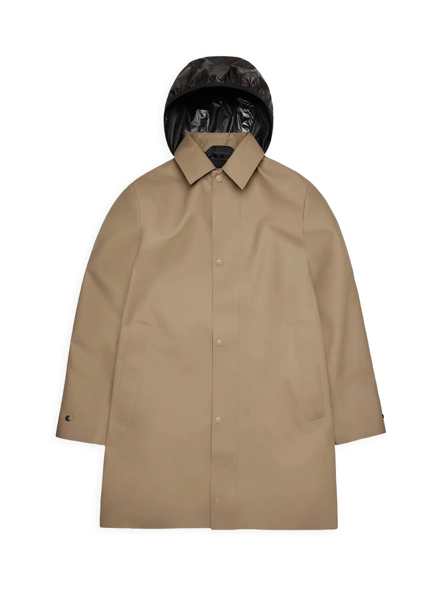 Cappotto Rains Nara Long Jacket è un impermeabile unisex resistente alle intemperie con uno stile assertivo.