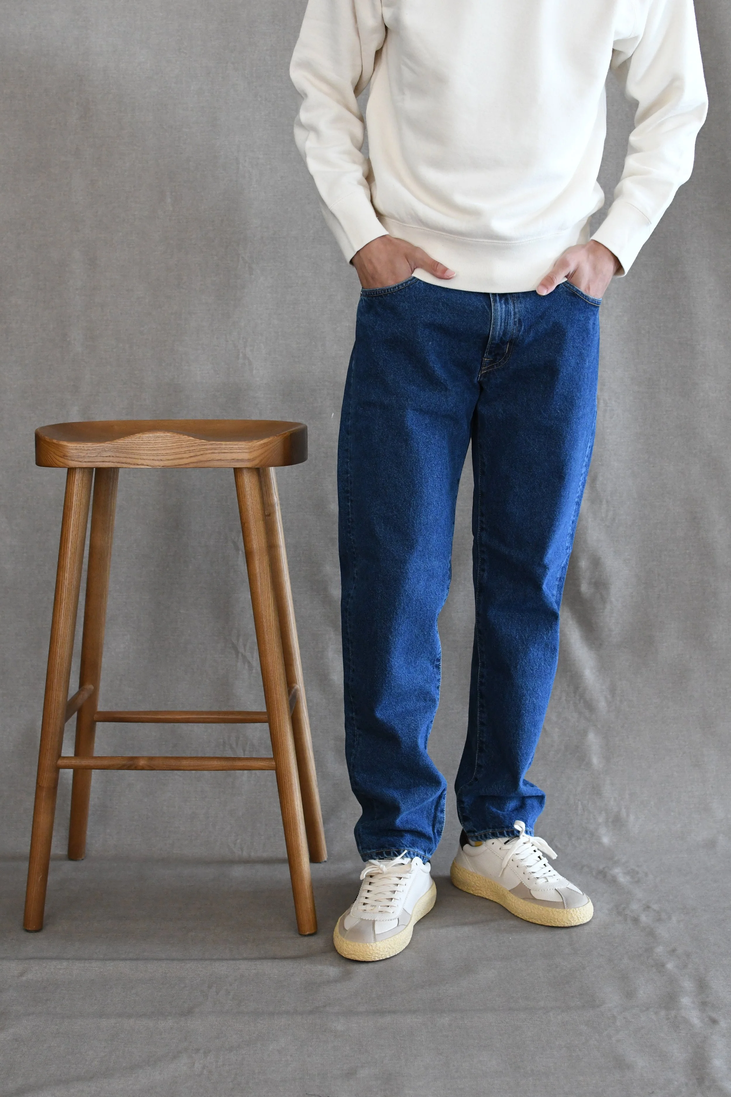 Denim Edwin lavato. Edwin è un marchio di denim all'avanguardia, dove risaltano l'artigianalità e la competenza giapponese.