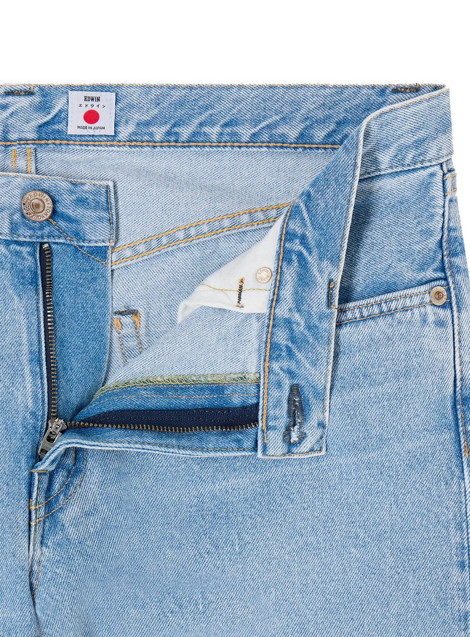 Jeans Edwin tinta unita lavato. Massima espressione dell’artigianalità e la competenza giapponese nel denim.