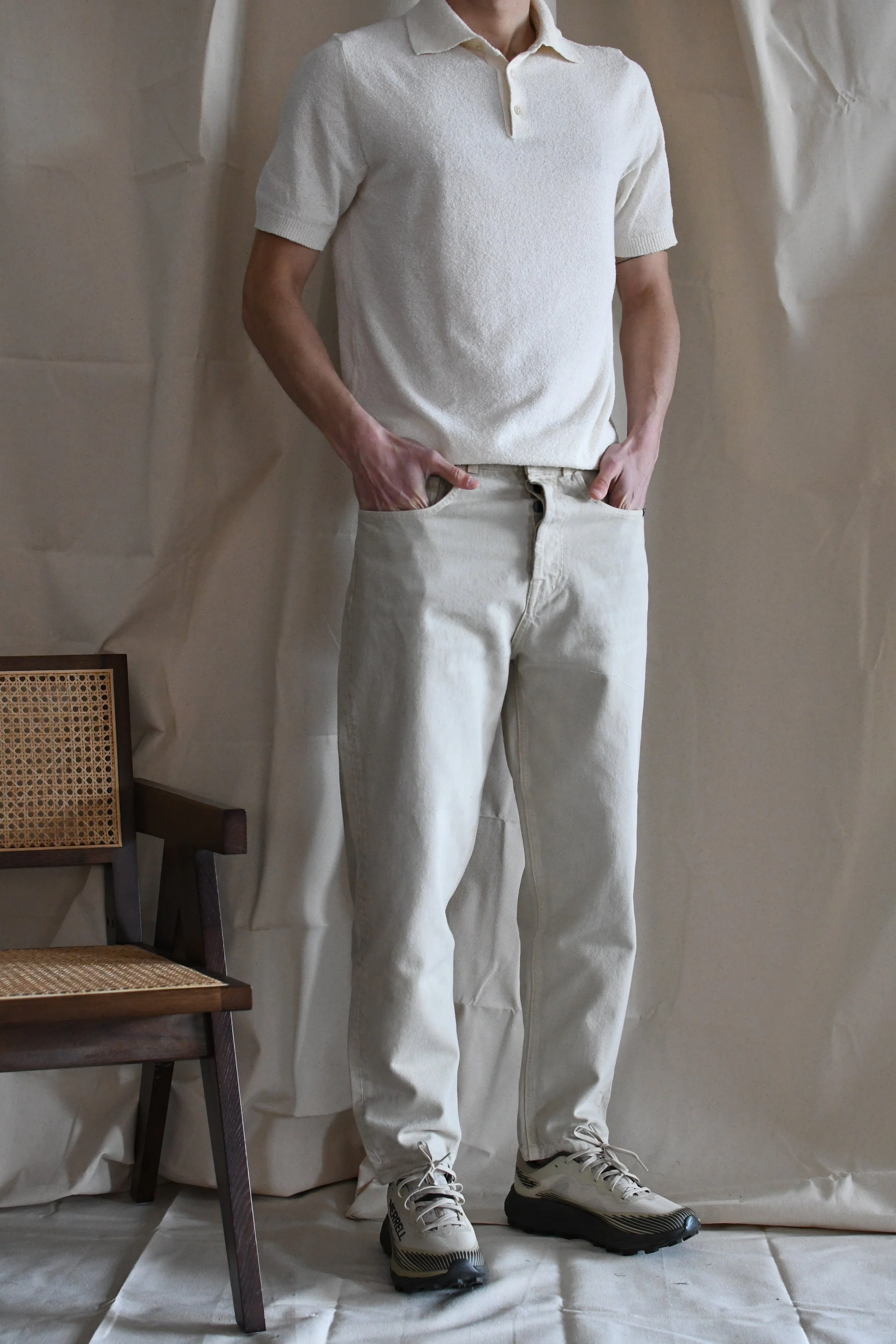 Jeans Amish bull colorato tinta unita e senza strappi. Vestibilità carrot.