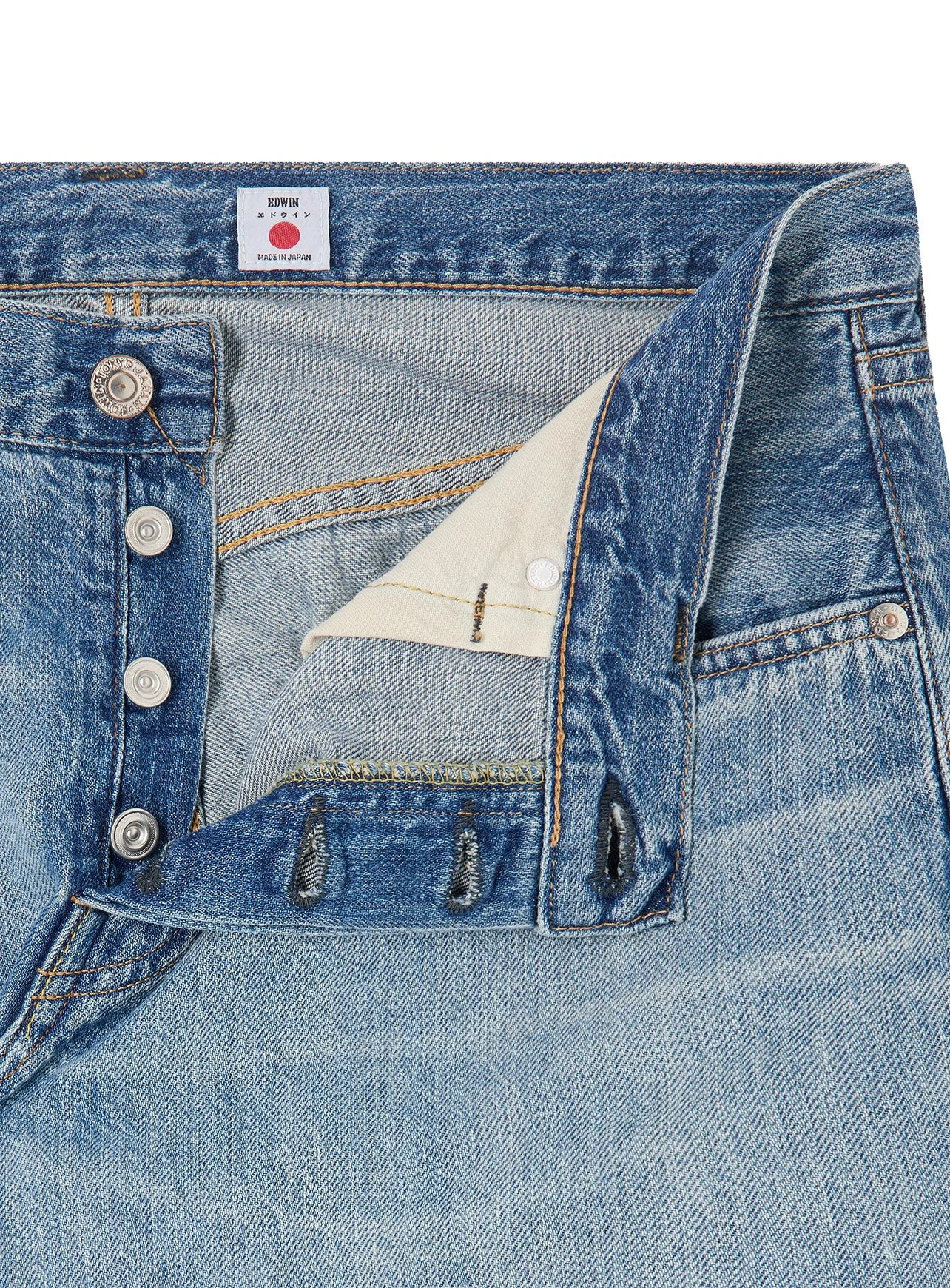 Jeans Edwin tinta unita lavato. Massima espressione dell’artigianalità e la competenza giapponese nel denim.