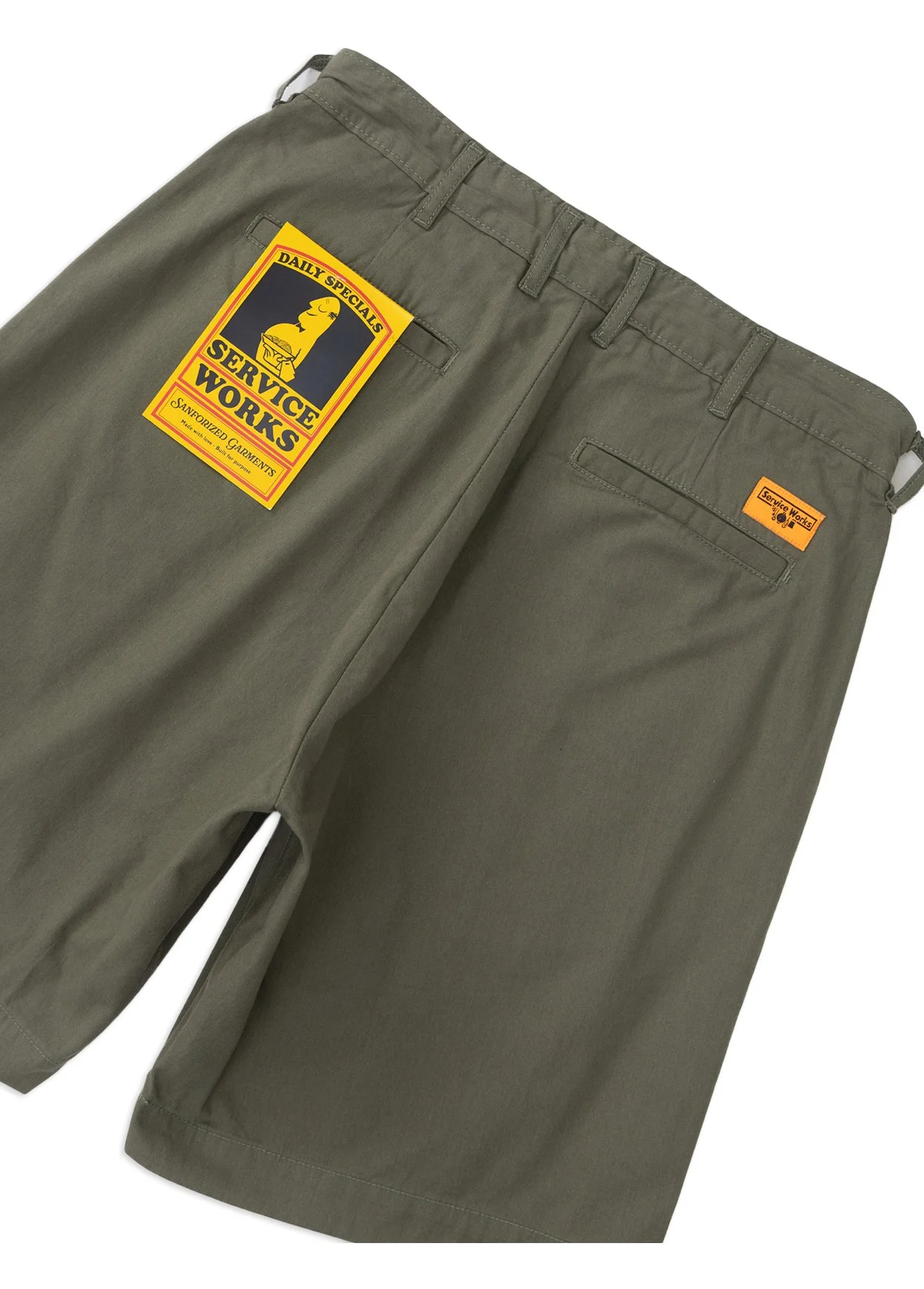 Bermuda Service Works in cotone doppia pinces tinta unita. Capo ispirato agli indumenti da lavoro delle cucine londinesi.