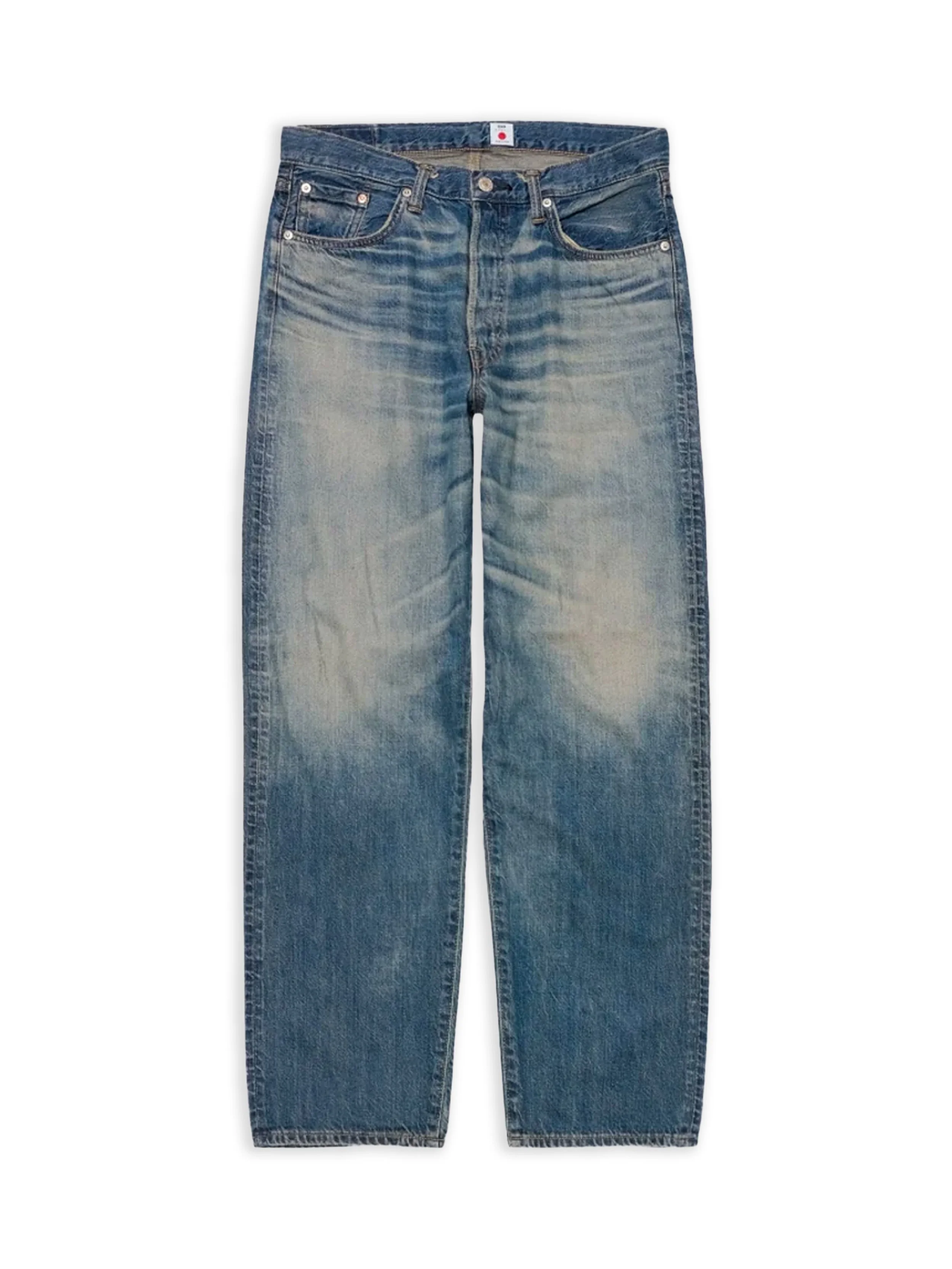 Denim Edwin tinta unita lavato con cimosa rossa. Edwin è un marchio di denim all'avanguardia, dove risaltano l'artigianalità e la competenza giapponese.