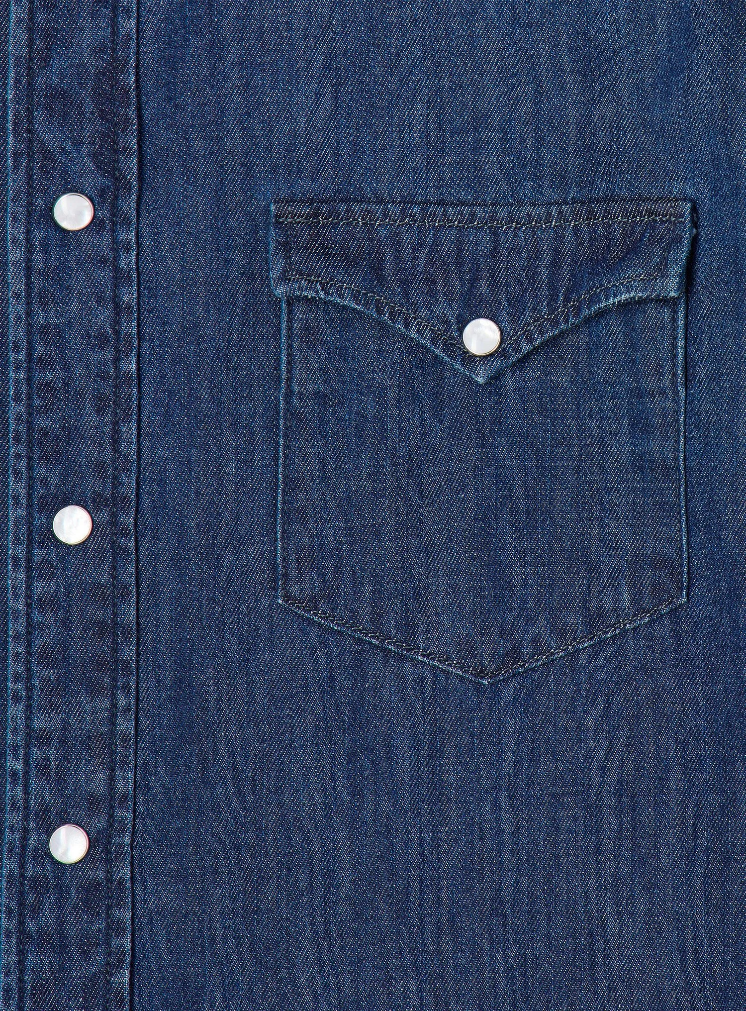 Camicia Edwin western tinta unita a maniche lunghe. Tessuto denim effetto non lavato.