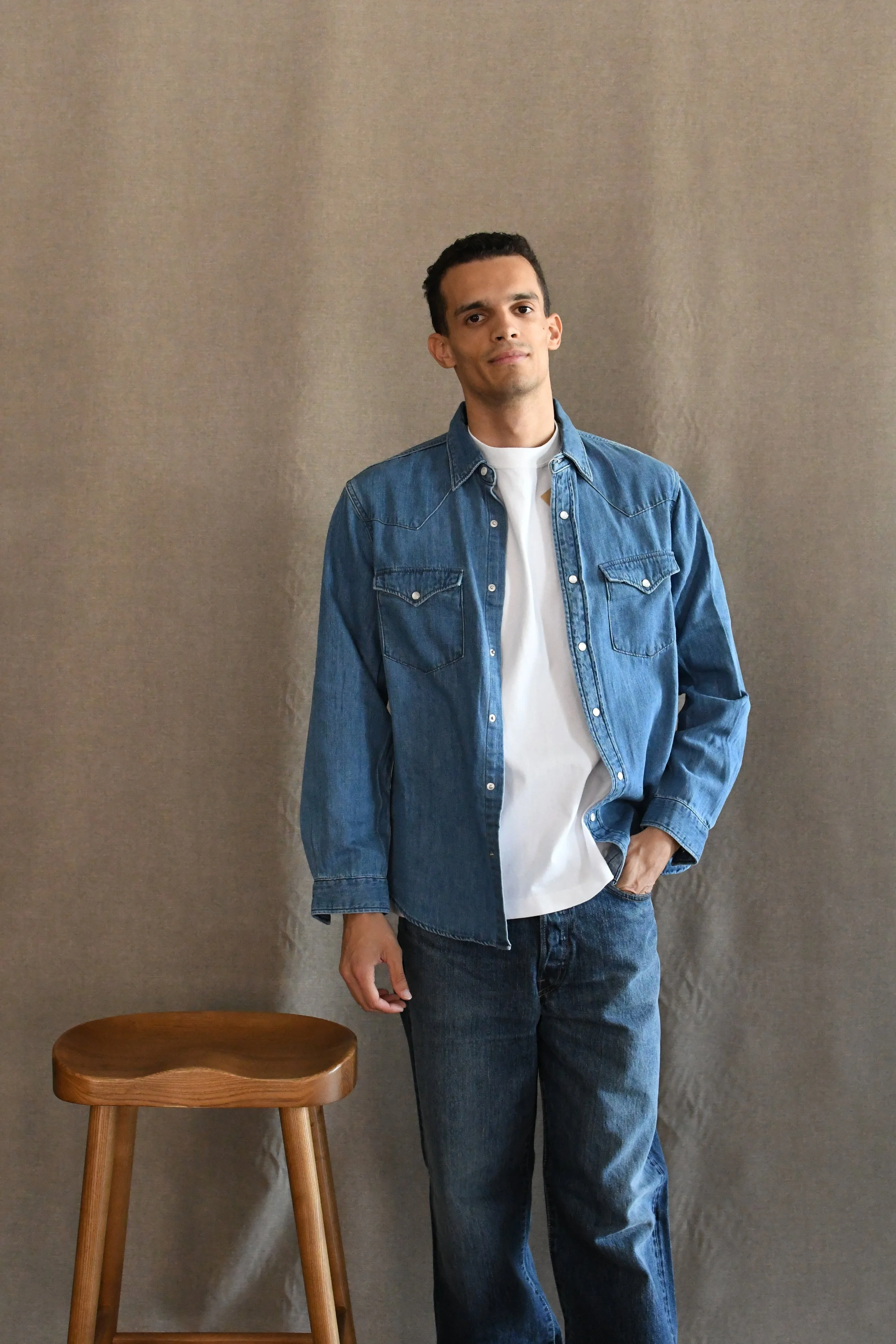 Camicia Edwin western tinta unita a maniche lunghe. Tessuto denim effetto lavato.