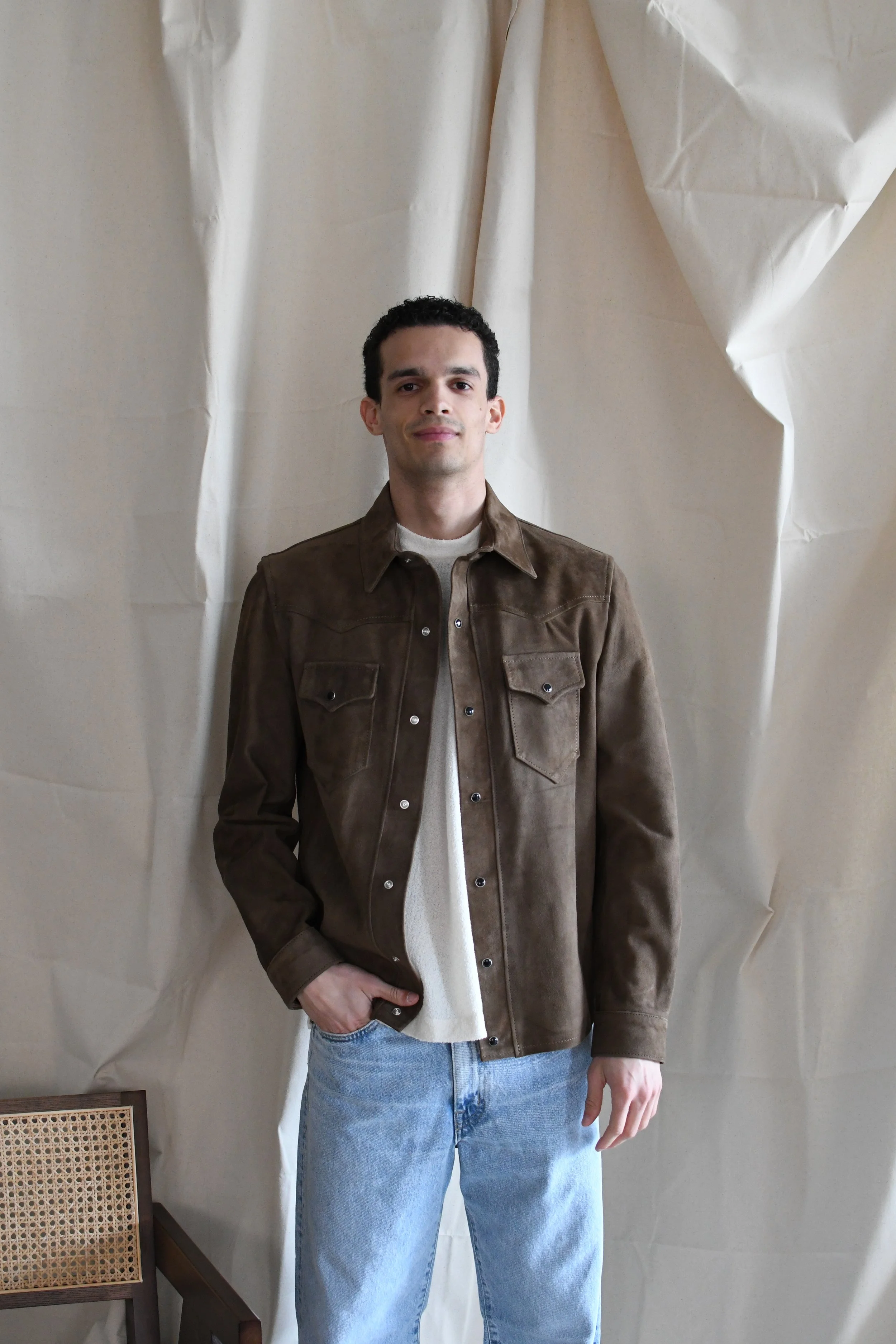 Overshirt Mono in vera pelle tinta unita. Prodotto artigianale fatto in Italia. E’ la perfetta sintesi tra le tendenze del momento e la cura del prodotto nei dettagli.