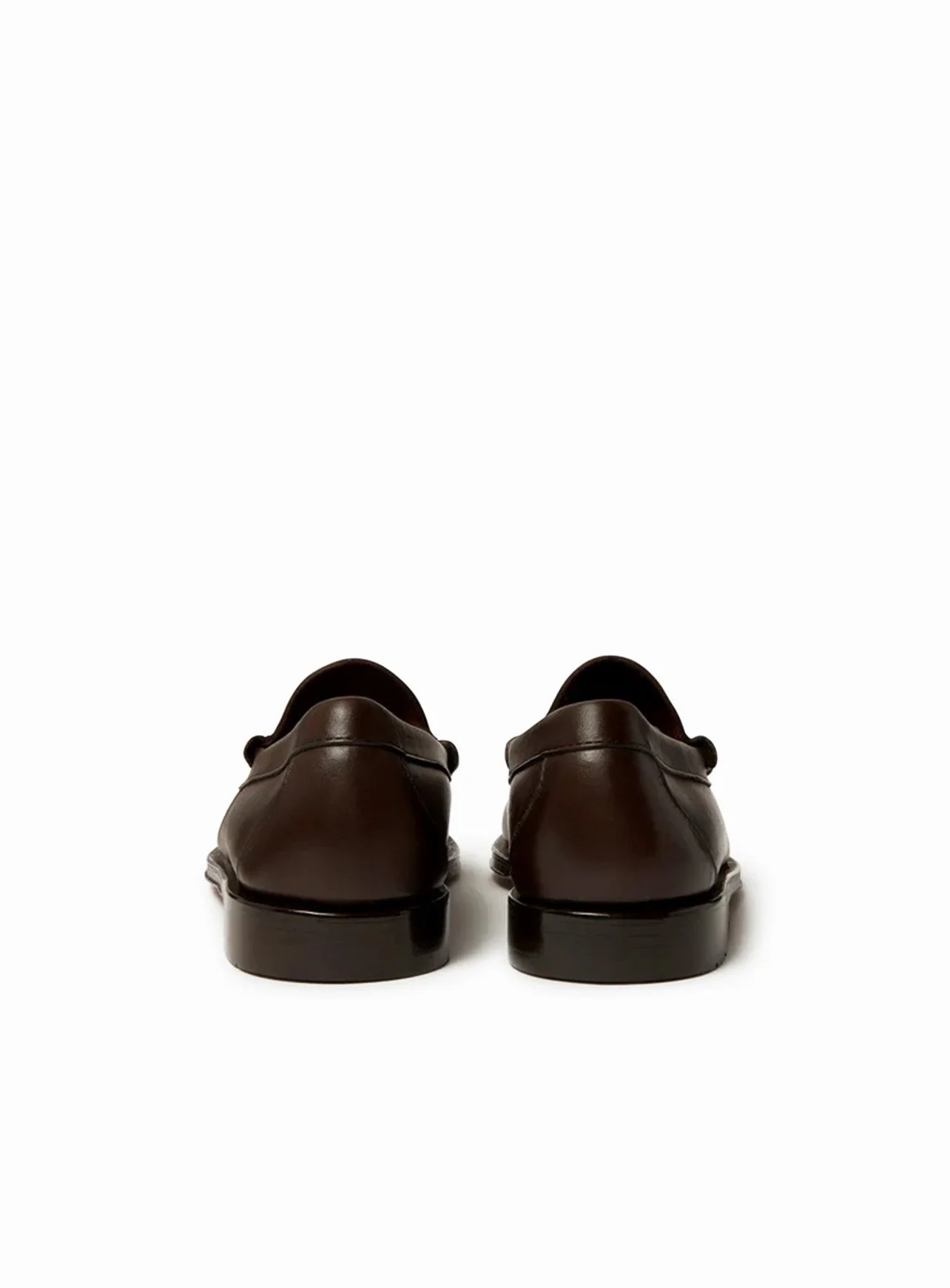 Mocassino Gh Bass cucito a mano in pelle morbida.