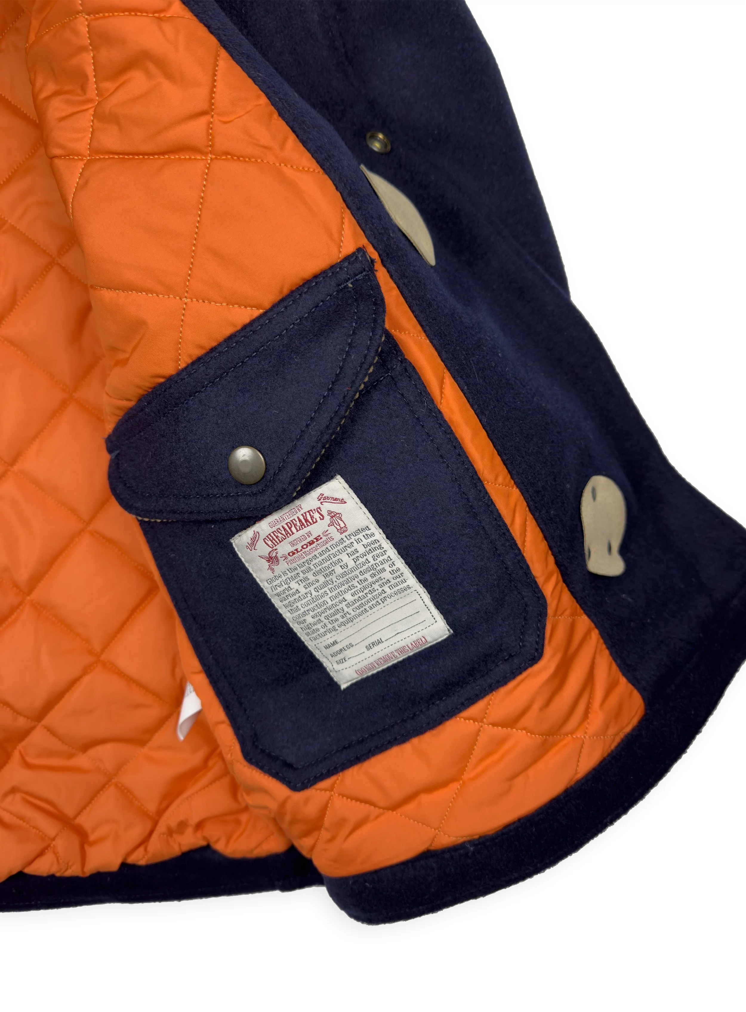 Giacca Chesapeake’s da pompiere Fireman, conosciuta come 4 Ganci, prodotta negli anni 80 e divenuta iconica come capo heritage americano.