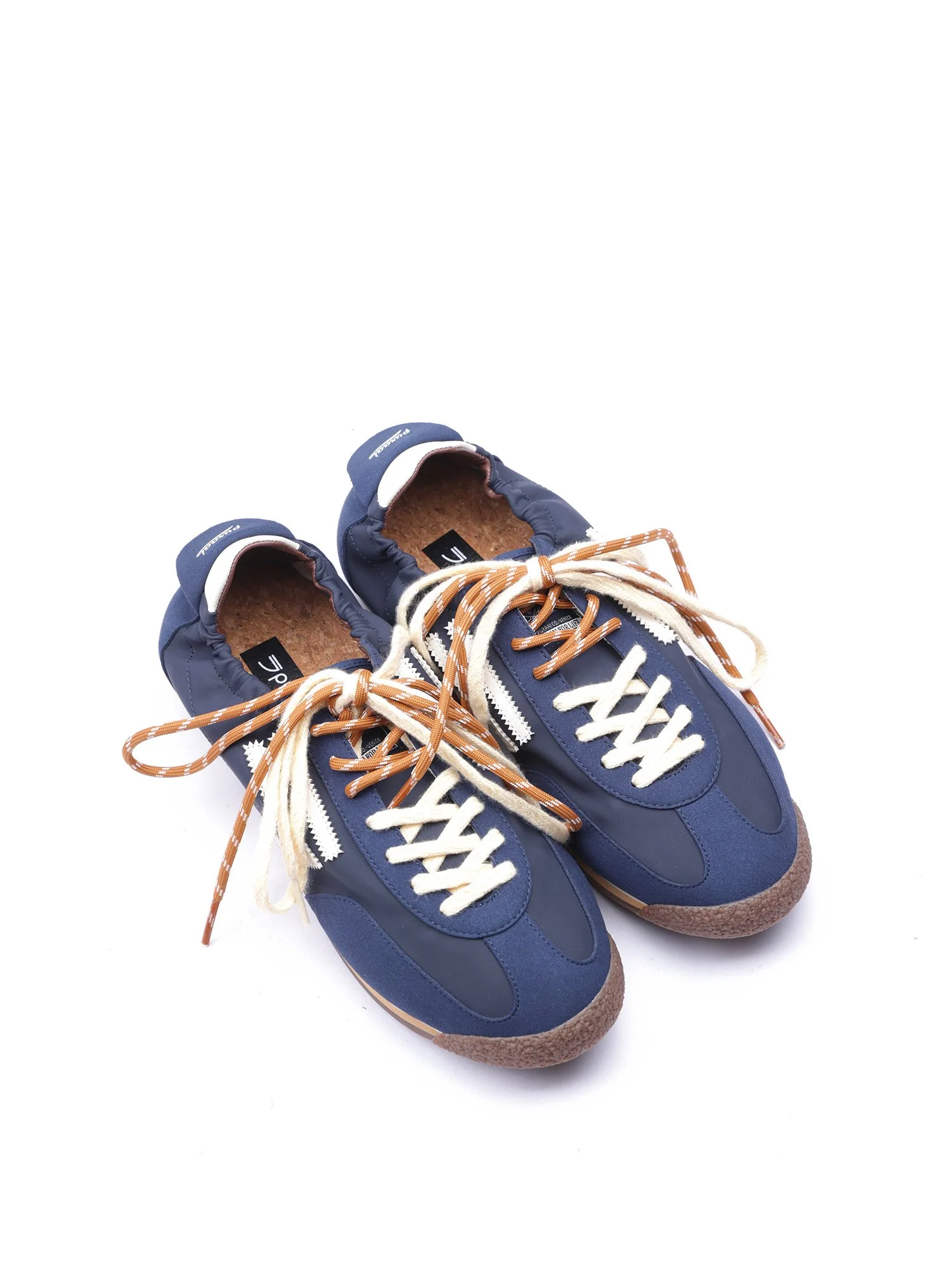 Sneakers Puraai ispirate dallo stile vintage anni 70, realizzate con materiali riciclati e biologici.