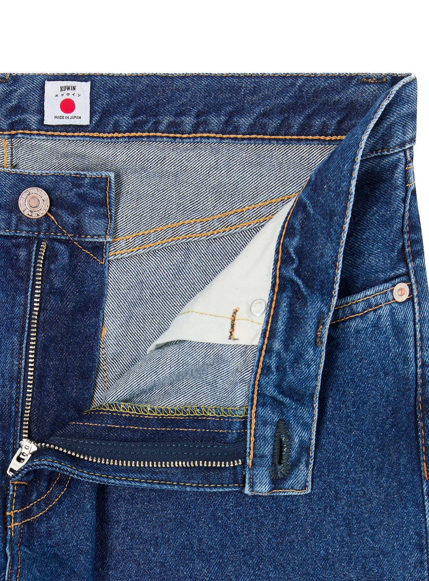 Denim Edwin lavato. Edwin è un marchio di denim all'avanguardia, dove risaltano l'artigianalità e la competenza giapponese.