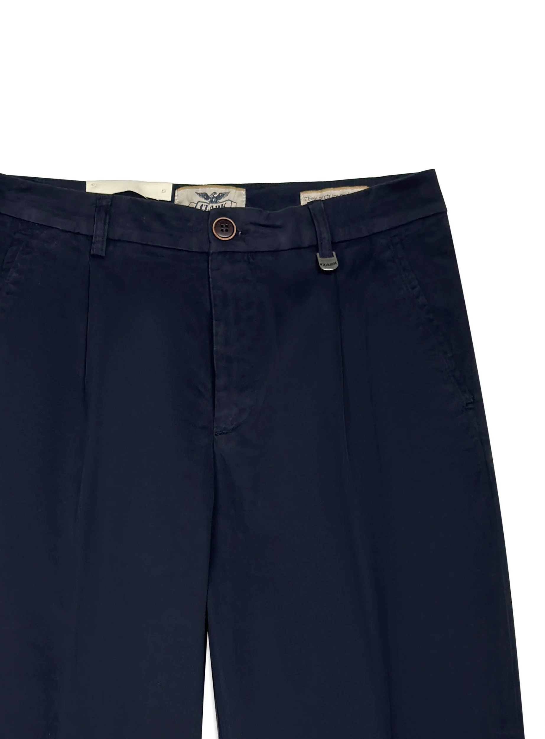 Pantalone Clark in cotone gabardina tinta unita vestibilità heritage.