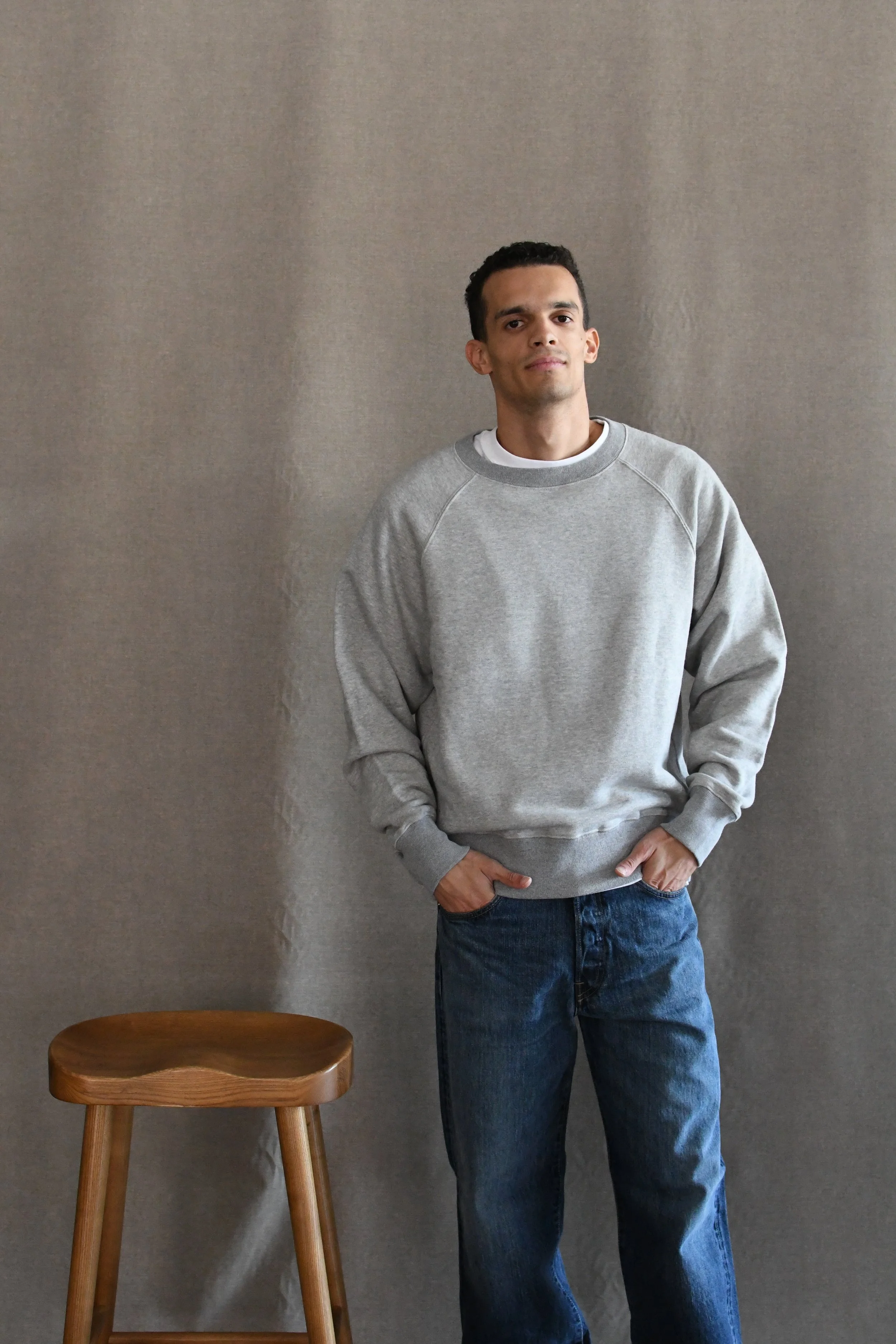 Felpa Edwin oversized tinta unita grigia a maniche lunghe raglan.