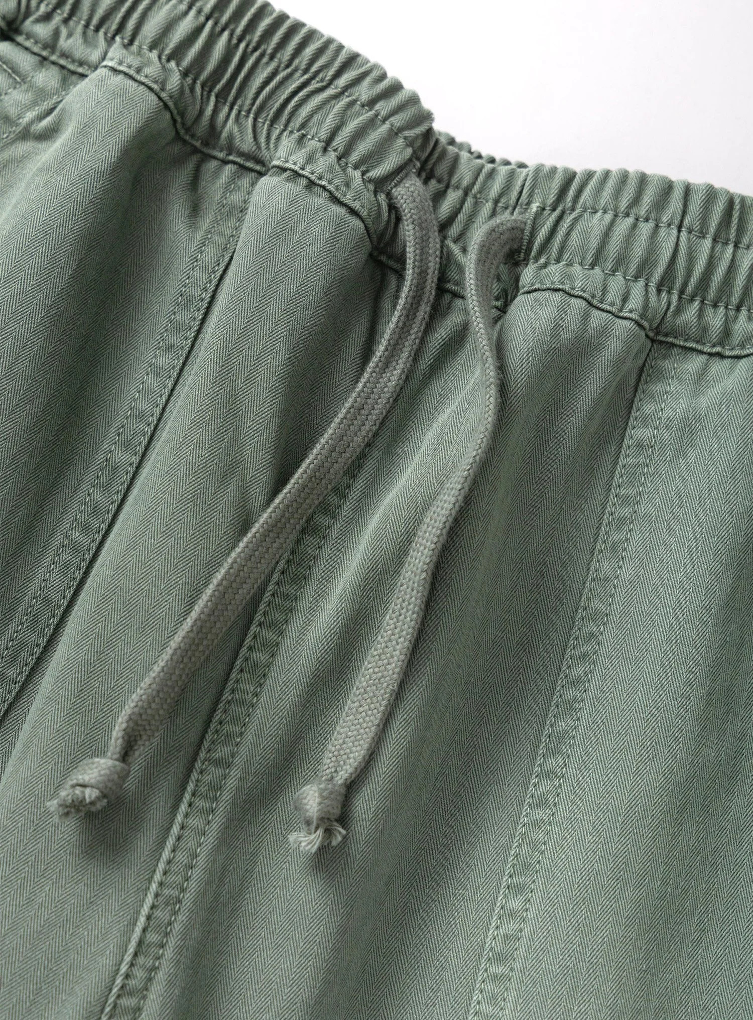 Pantalone Service Works in cotone herringbone, con la caratteristica lavorazione heritage a spina di pesce.