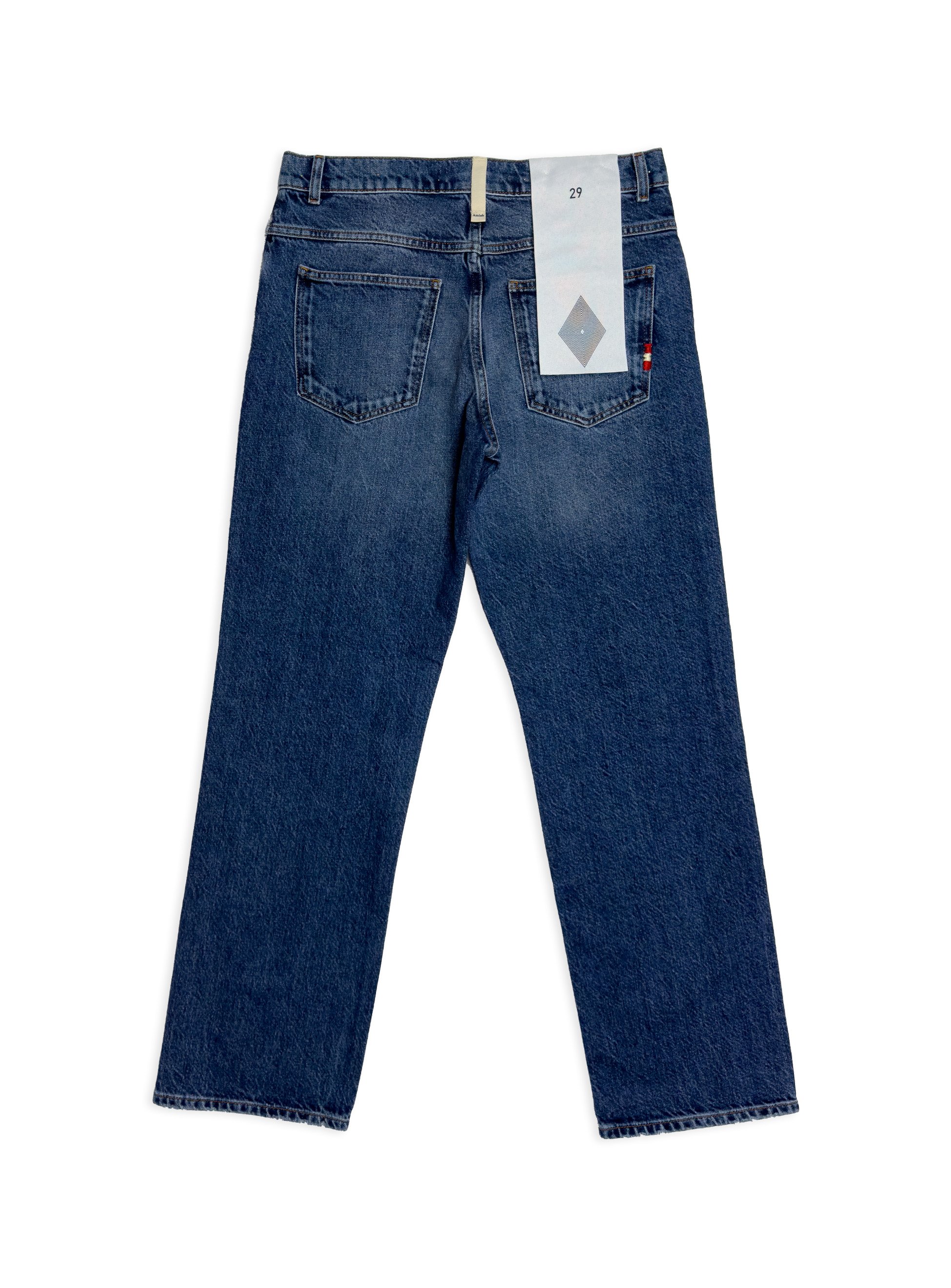 Jeans Amish tela con lavaggio medio e fondo dritto. Un denim moderno con una vestibilità comoda ideale da abbinare ad una scarpa bassa.