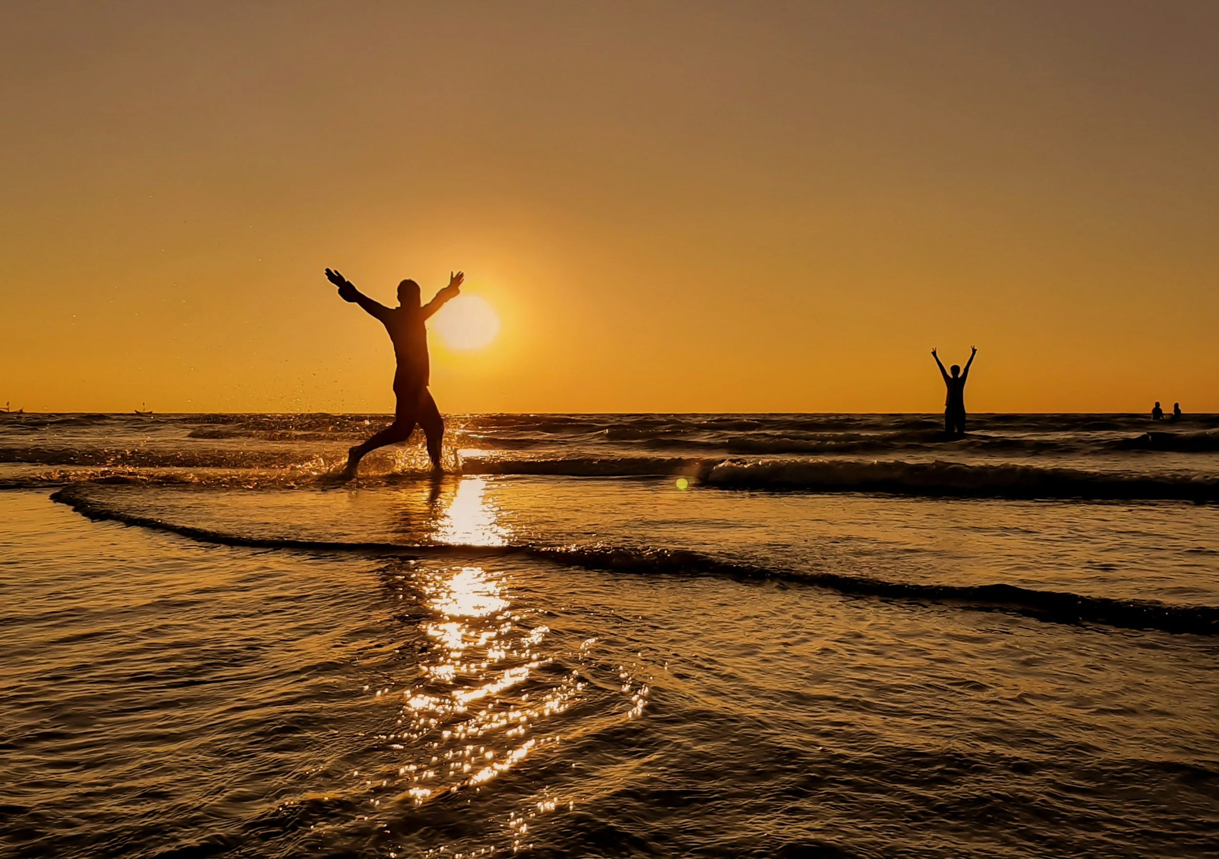 Radio Waves of Joy: Crafting Broadcast Spots That Make Hawaii Smile