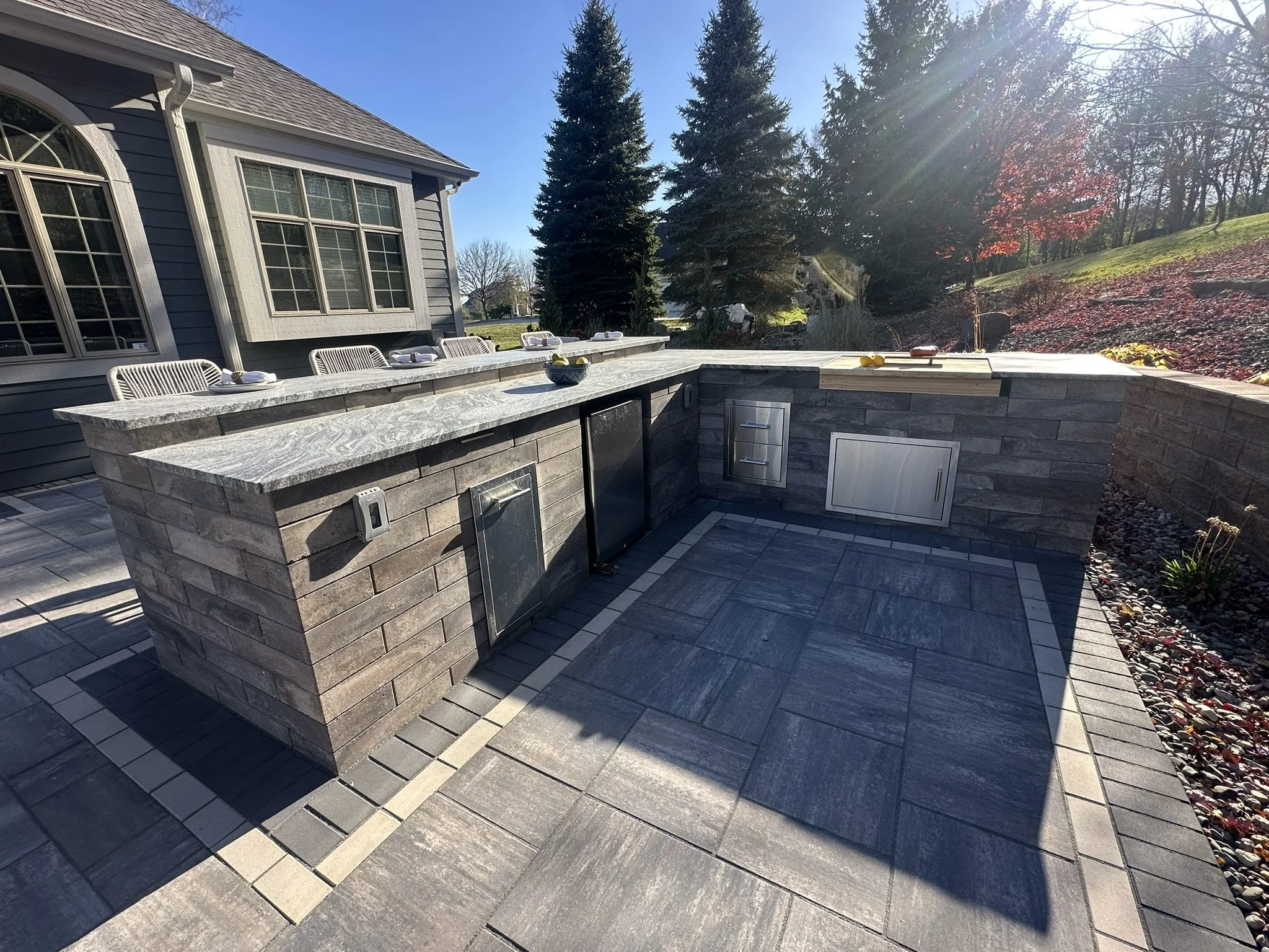 Outdoor Kitchen Builders in Menomonee Falls for Homeowners Who Love Hosting
