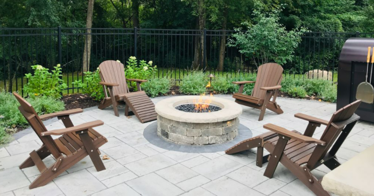 Circular fire pit
