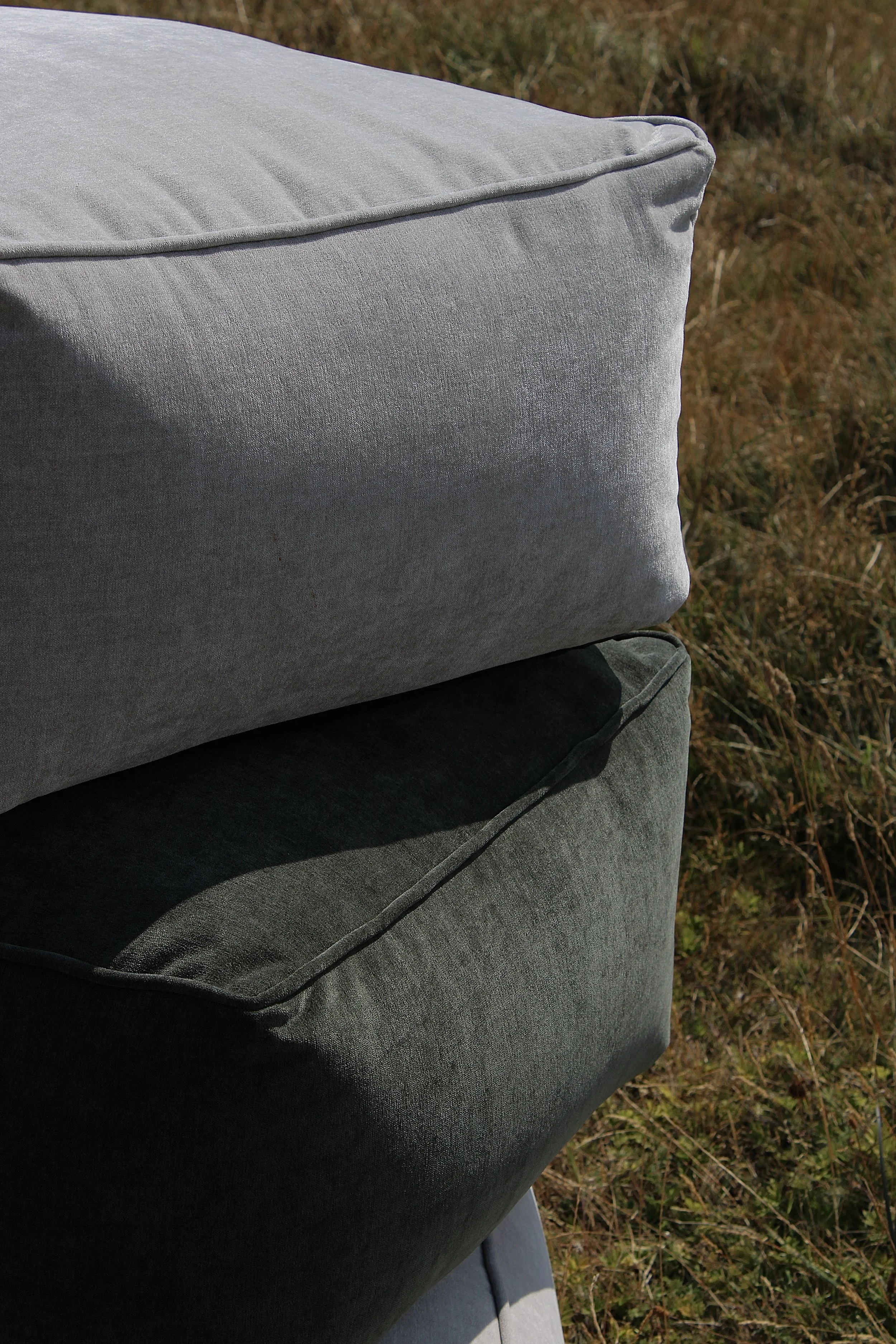 Brume Pouffe IMAGE.JPG