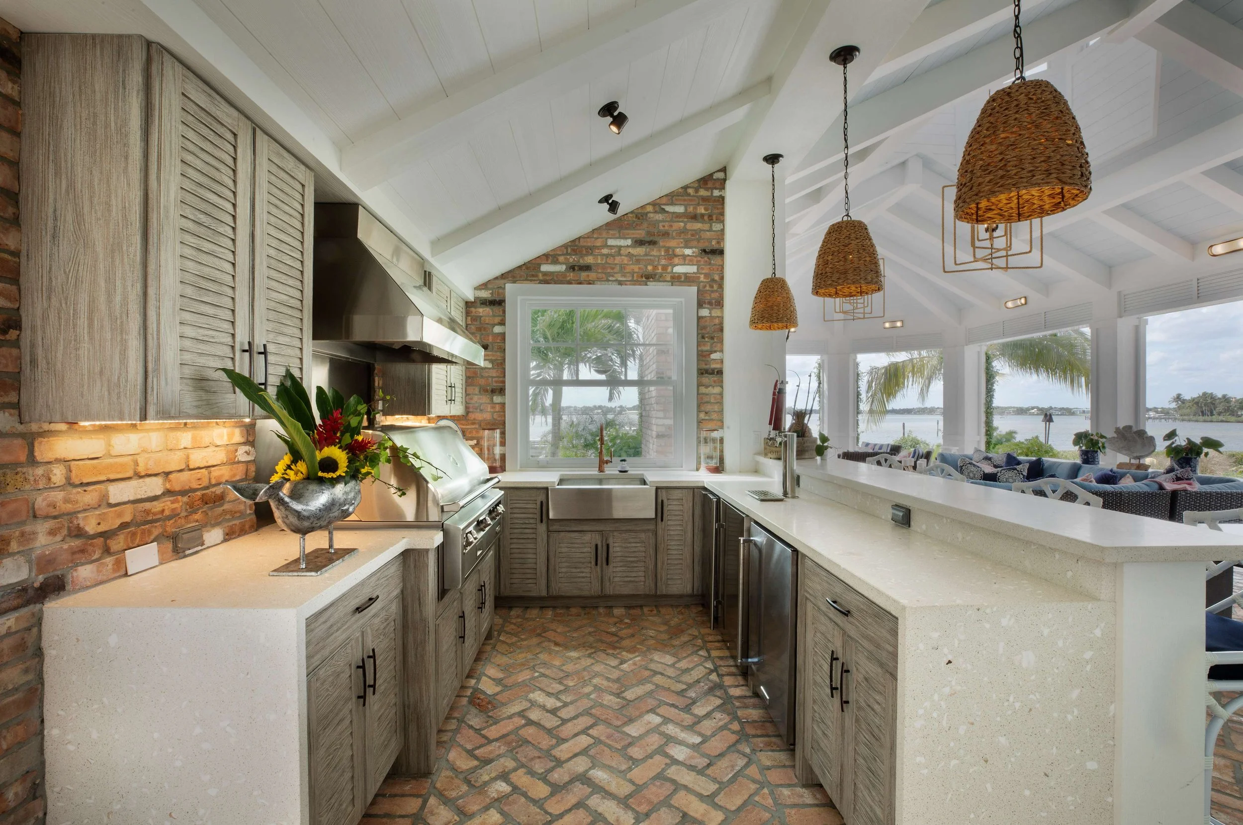 Palm-Beach-beach house with grill cabinet and wall cabinets-NatureKast.JPG