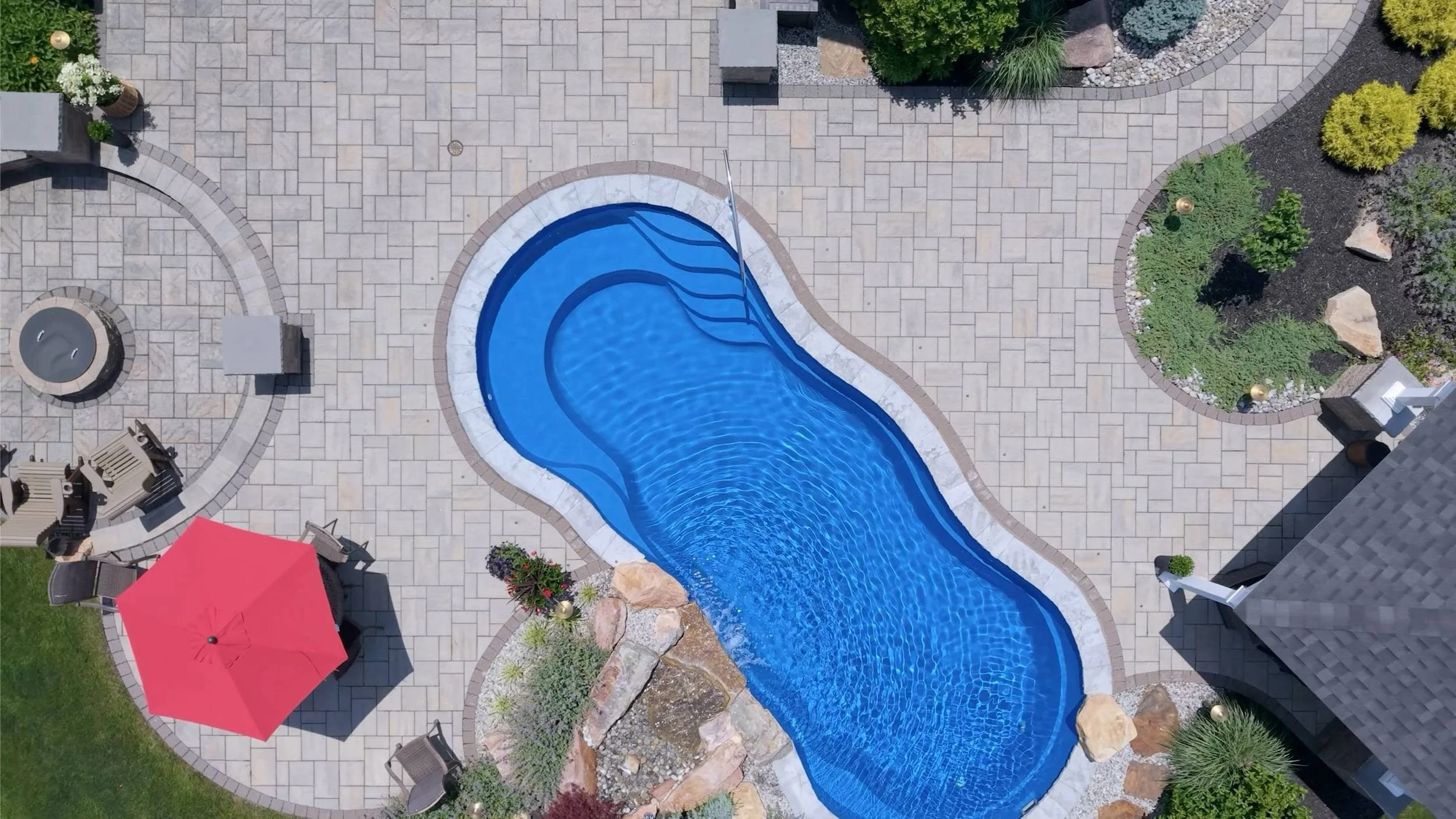 Luxury outdoor kitchen and dining space in Palmer Township, PA