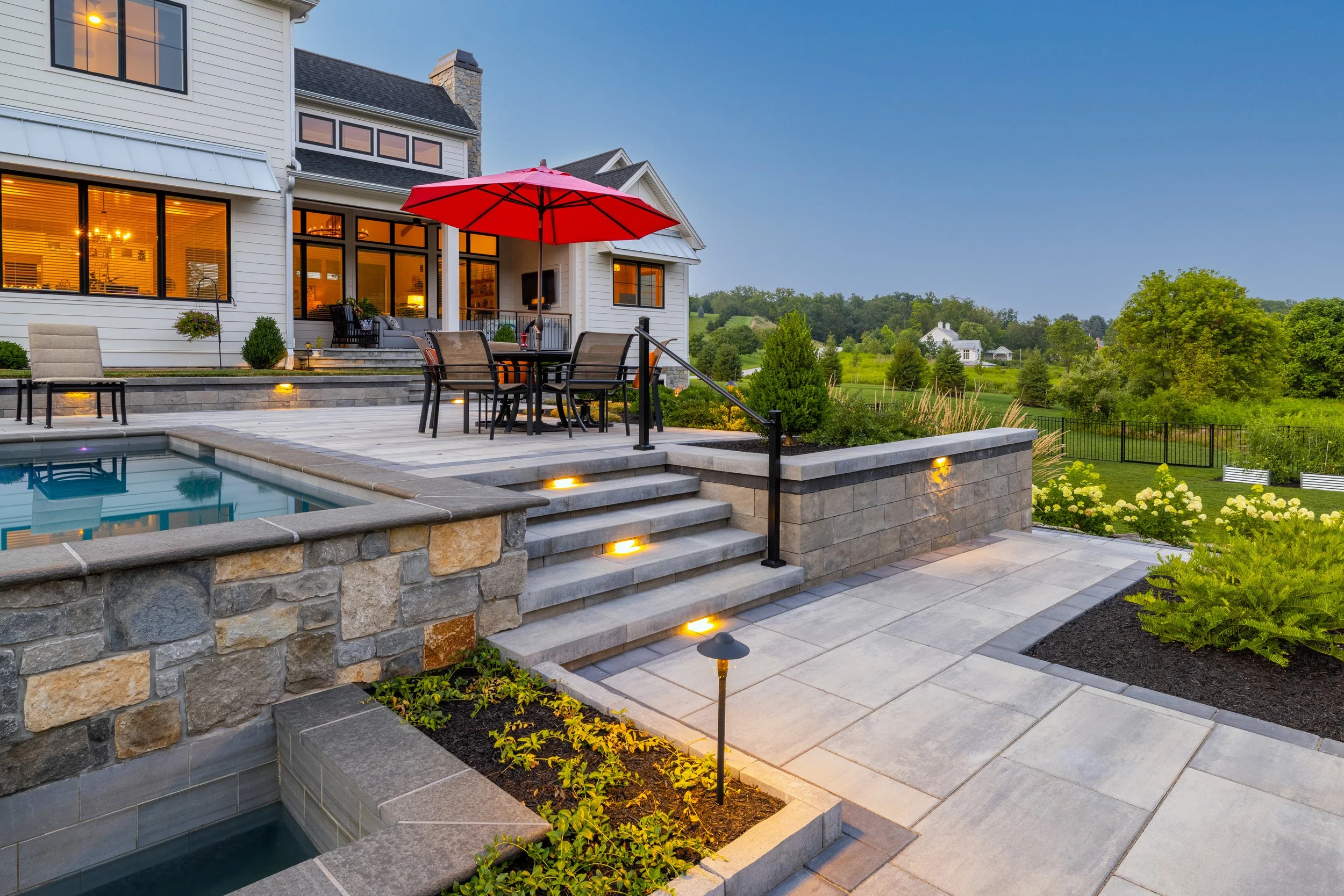 Stone veneer raised walls and steps around a pool patio
