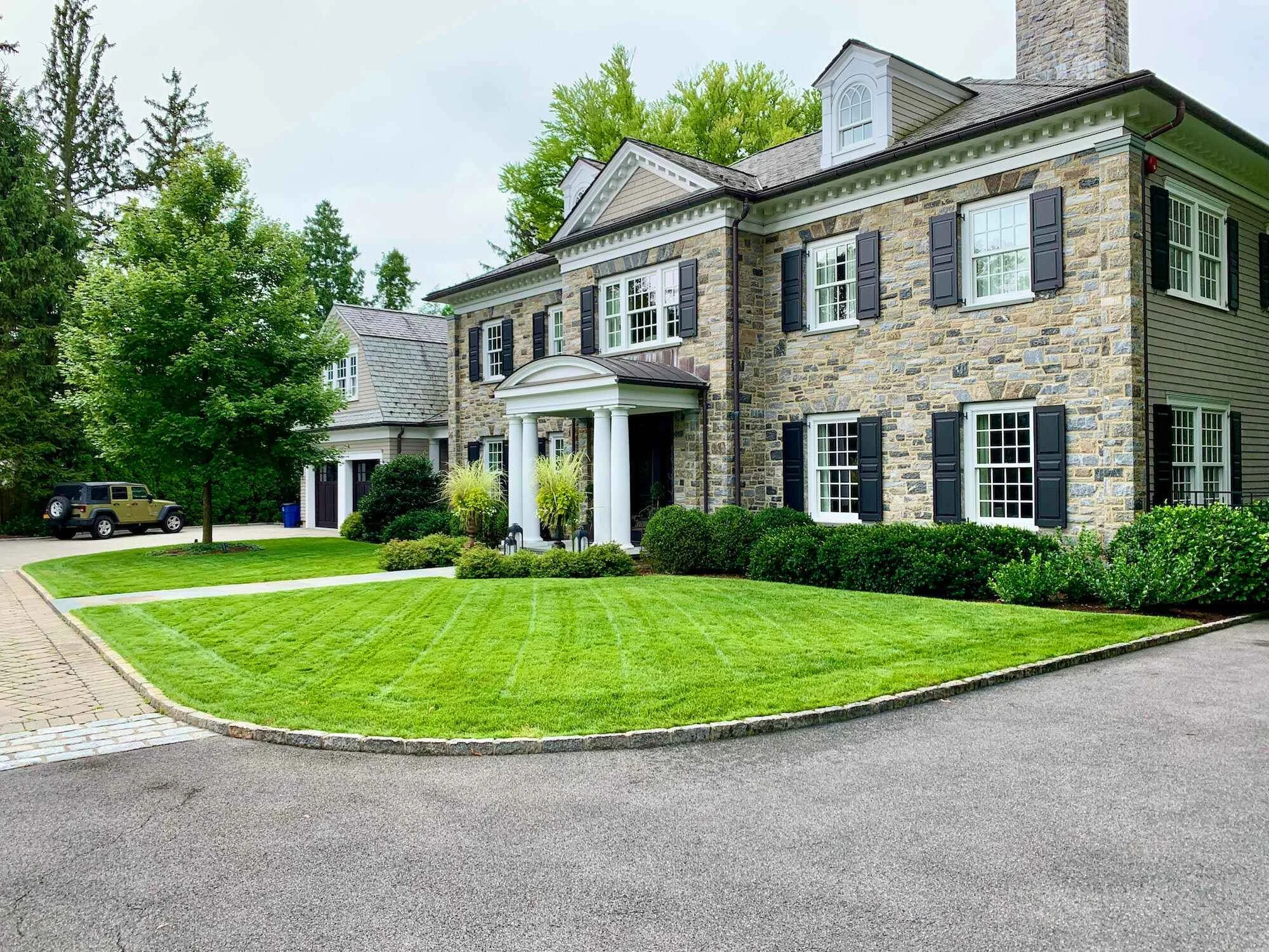 Residential Landscape maintenance & outdoor kitchen Westchester County, NY