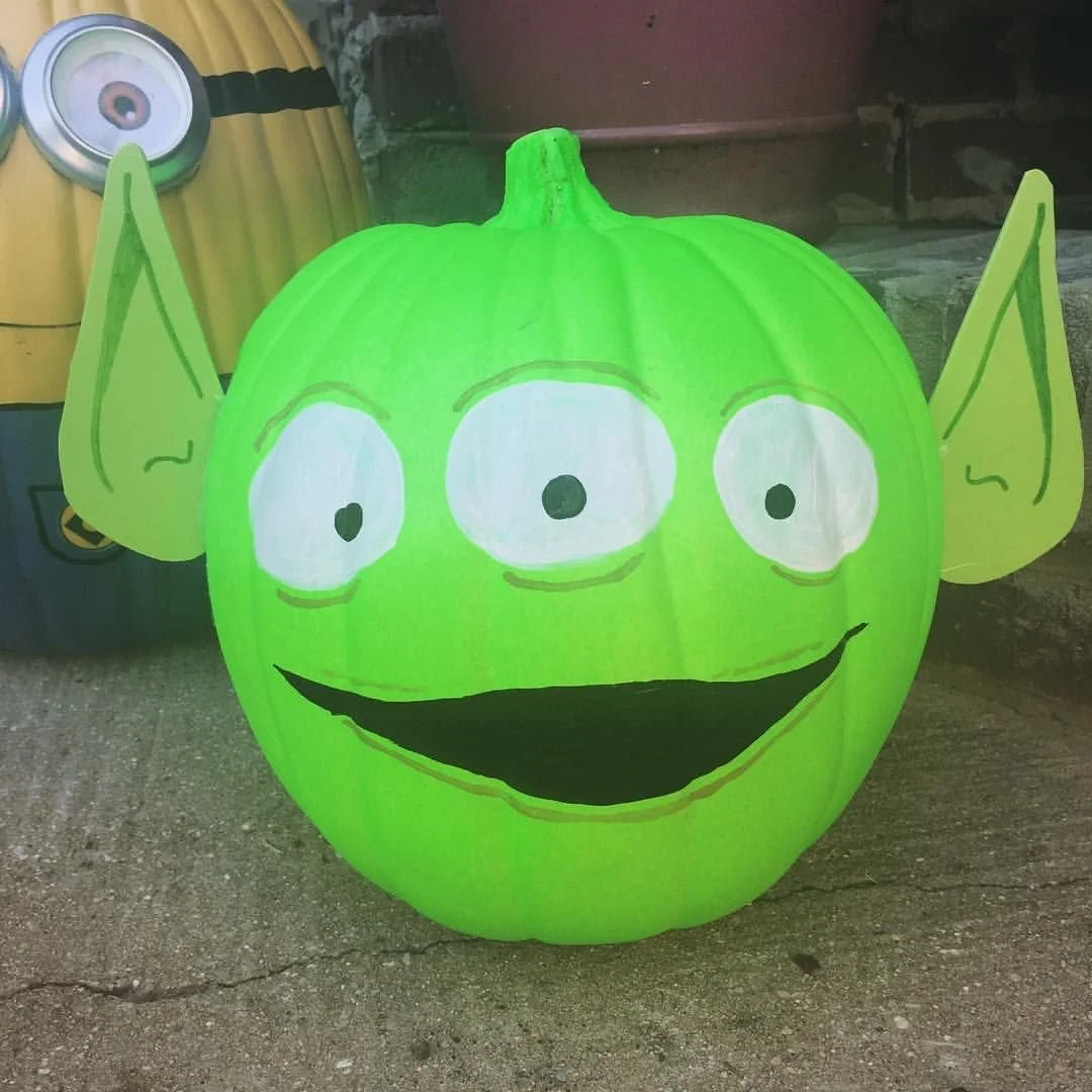  The Aliens off of toy story are easy and adorable. This is perfect for kids or if you're looking for something cute and easy to make. The alien is recognizable and stands out, it will definitely catch other people's attention! 