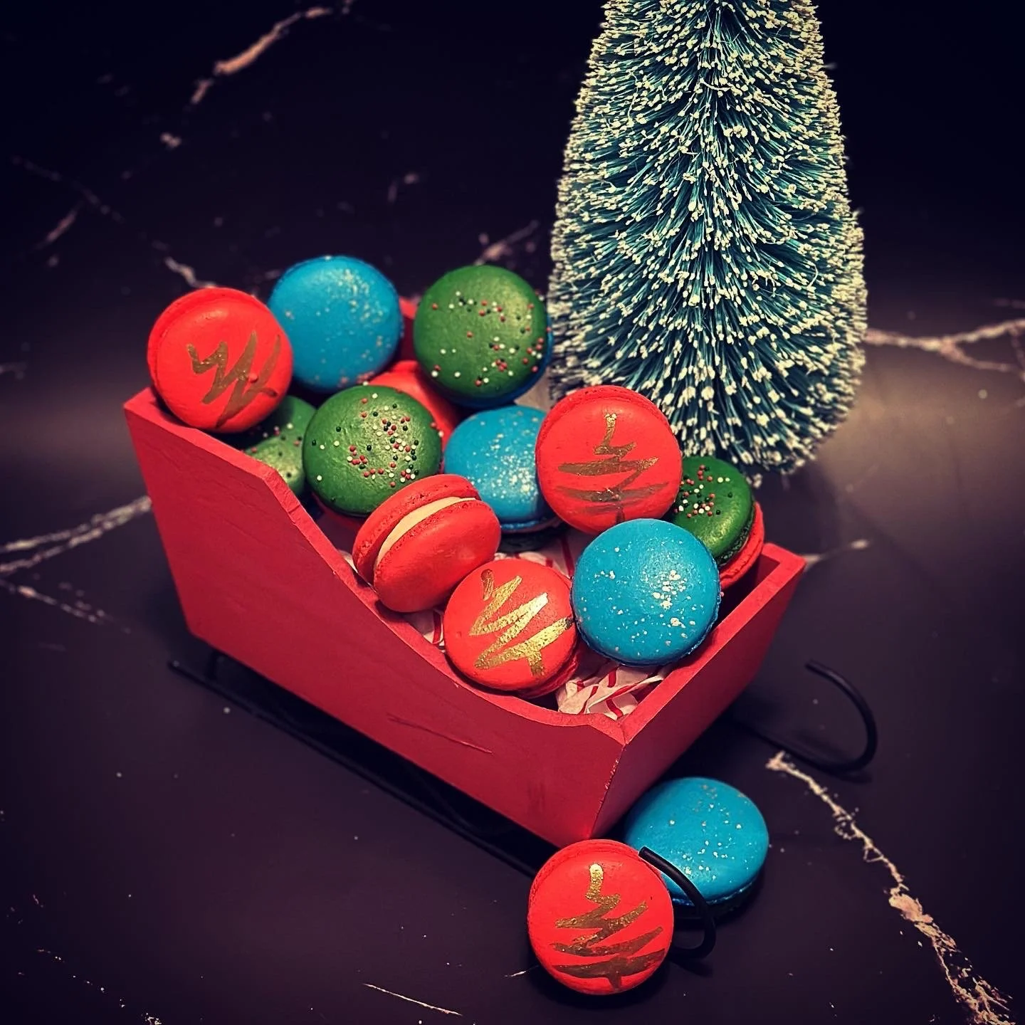 christmas-macarons-gift.jpeg