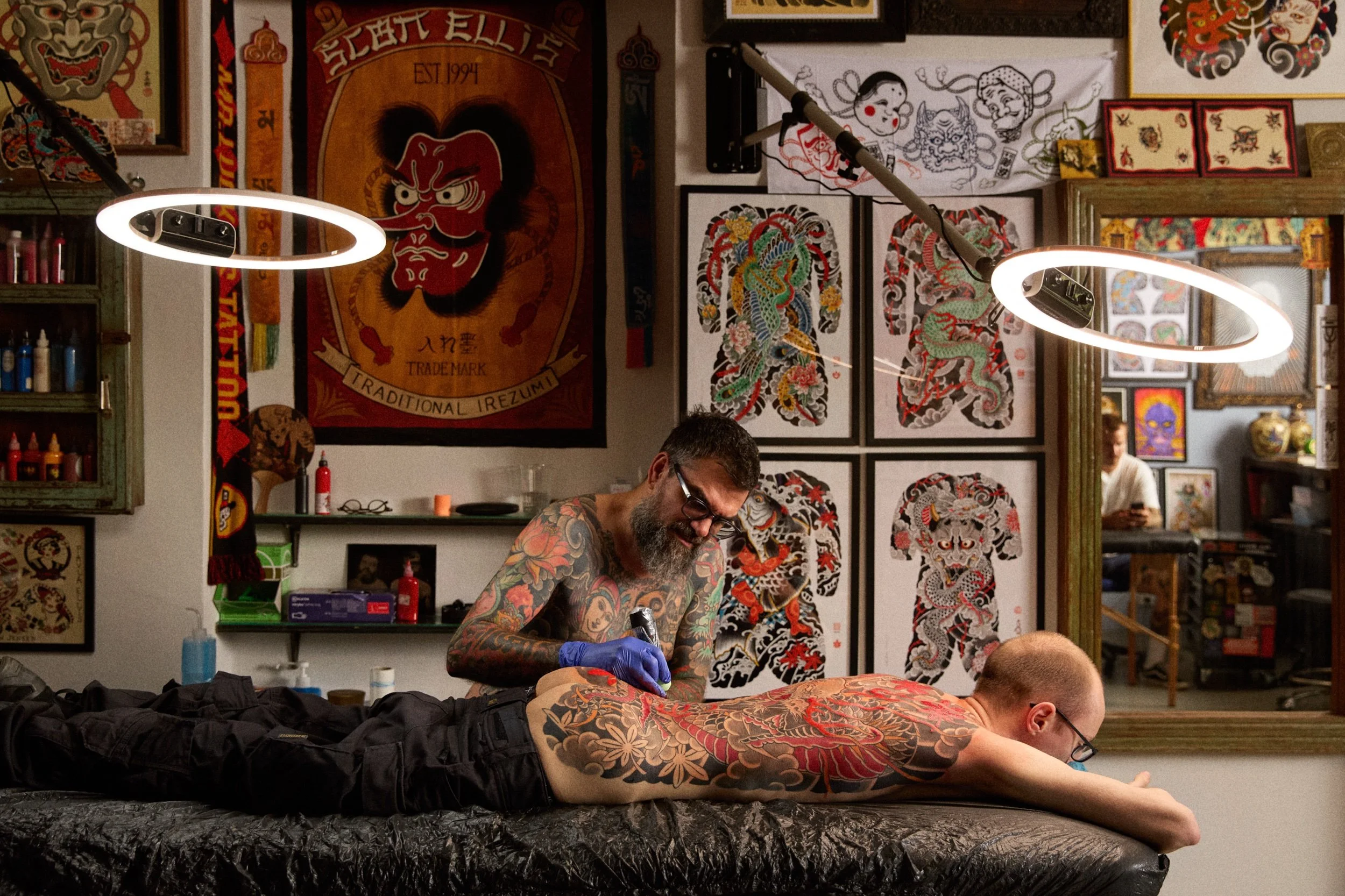 24_07_Triple_Crown_Tattoo_Prague_tattooers_working-058-retouched.jpeg