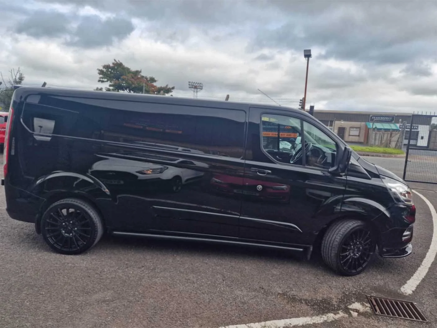 2019 FORD TRANSIT 2.0 ECOBLUE LIMITED_0008_download (10).jpg