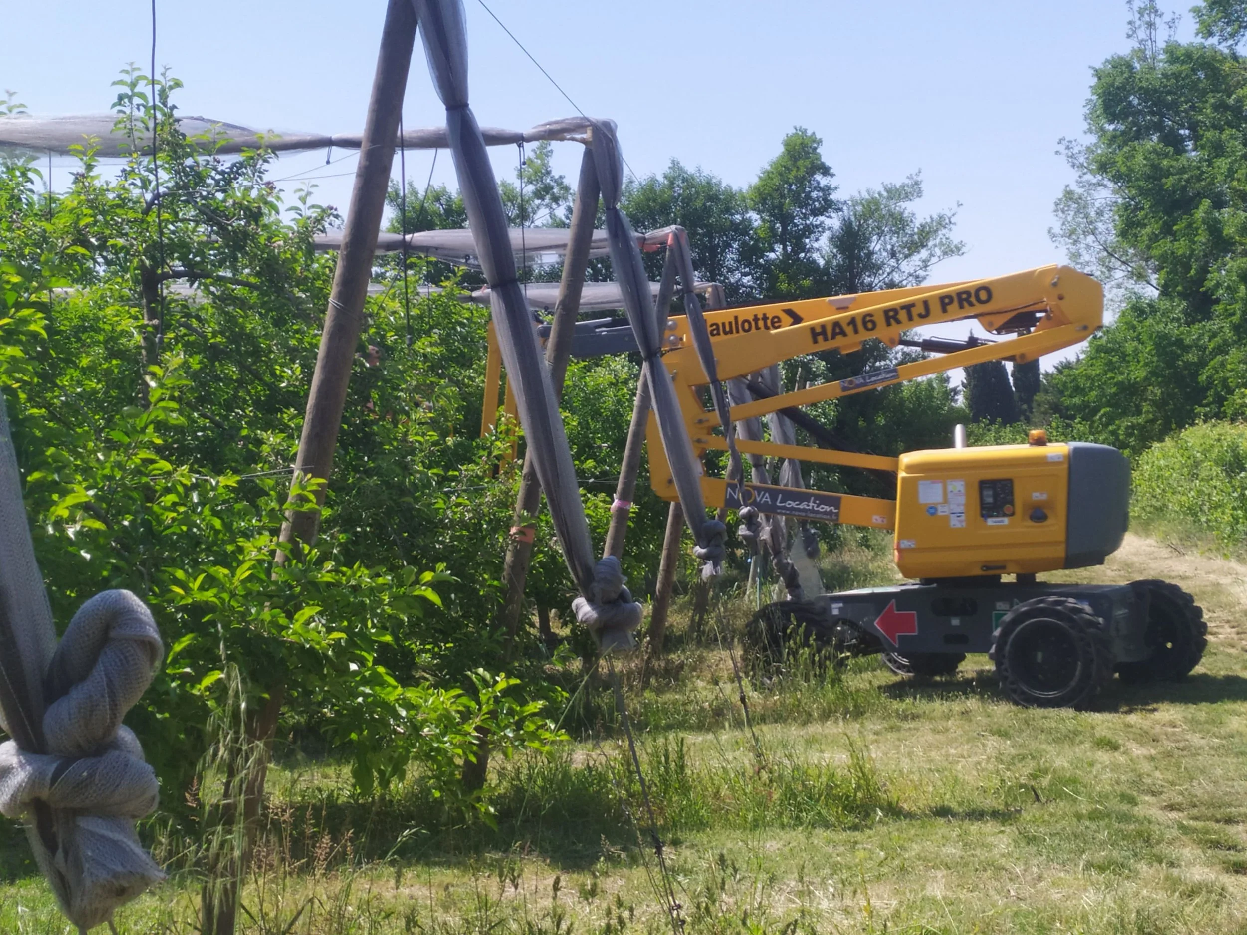 Maintenance at Agrivoltaic Sites_France_Enviroearth